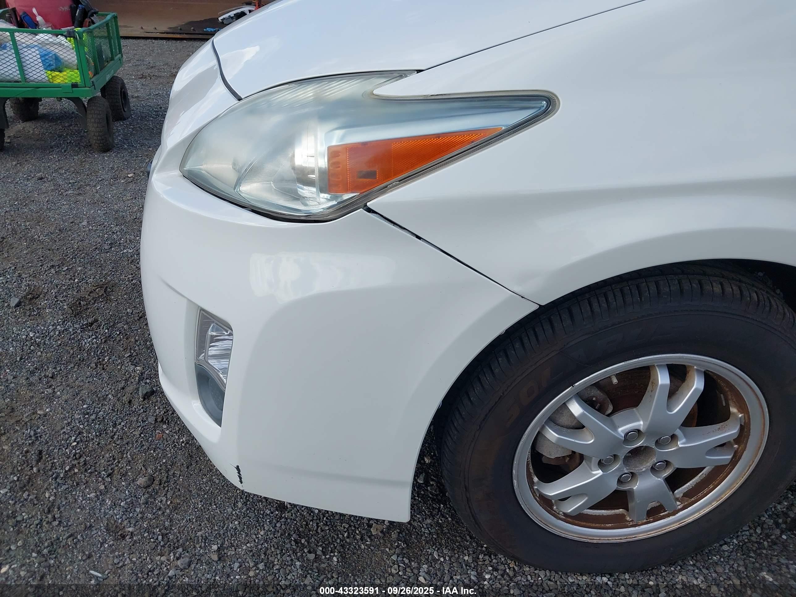 TOYOTA PRIUS image 6
