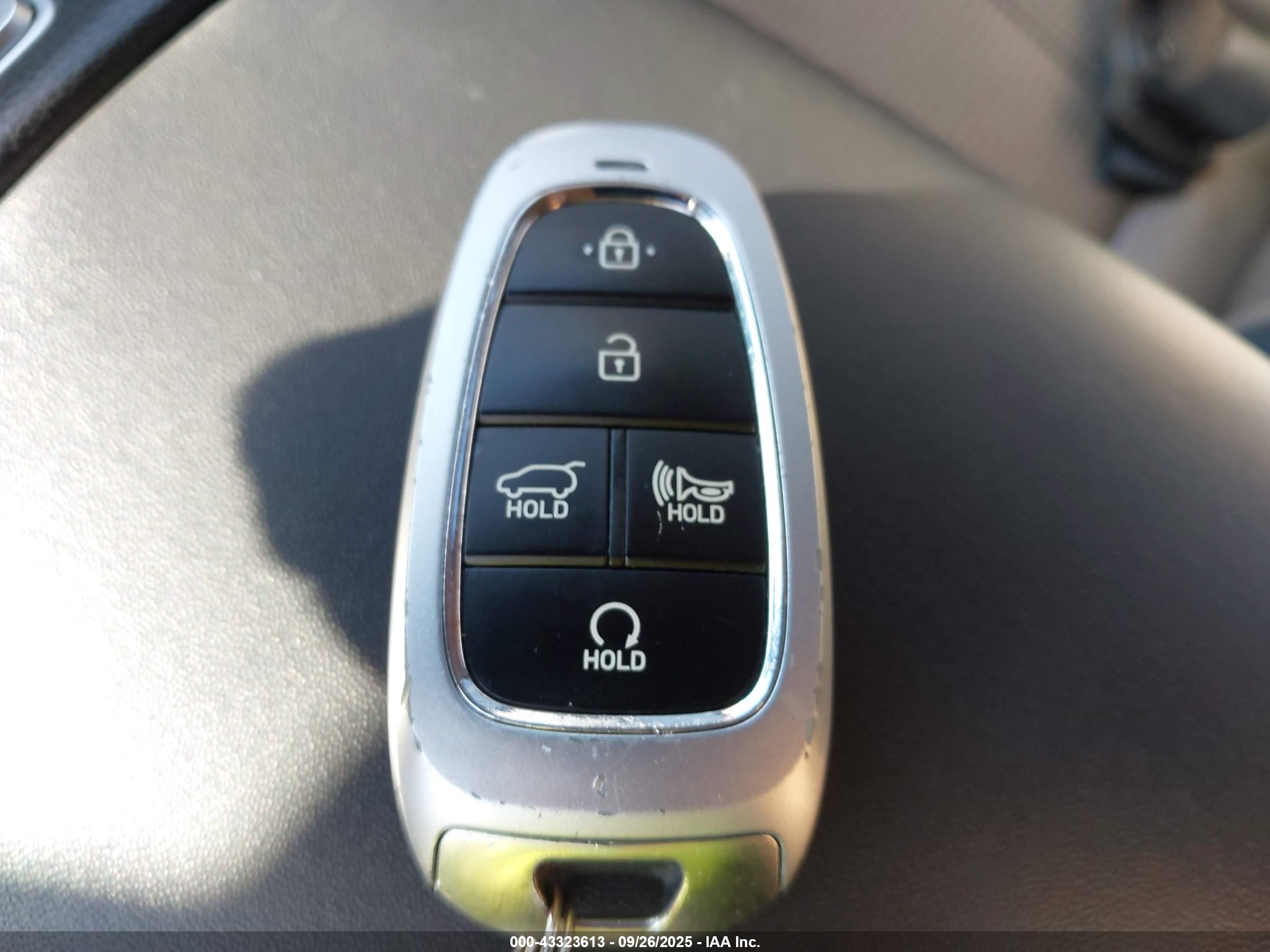 HYUNDAI SANTA image 11