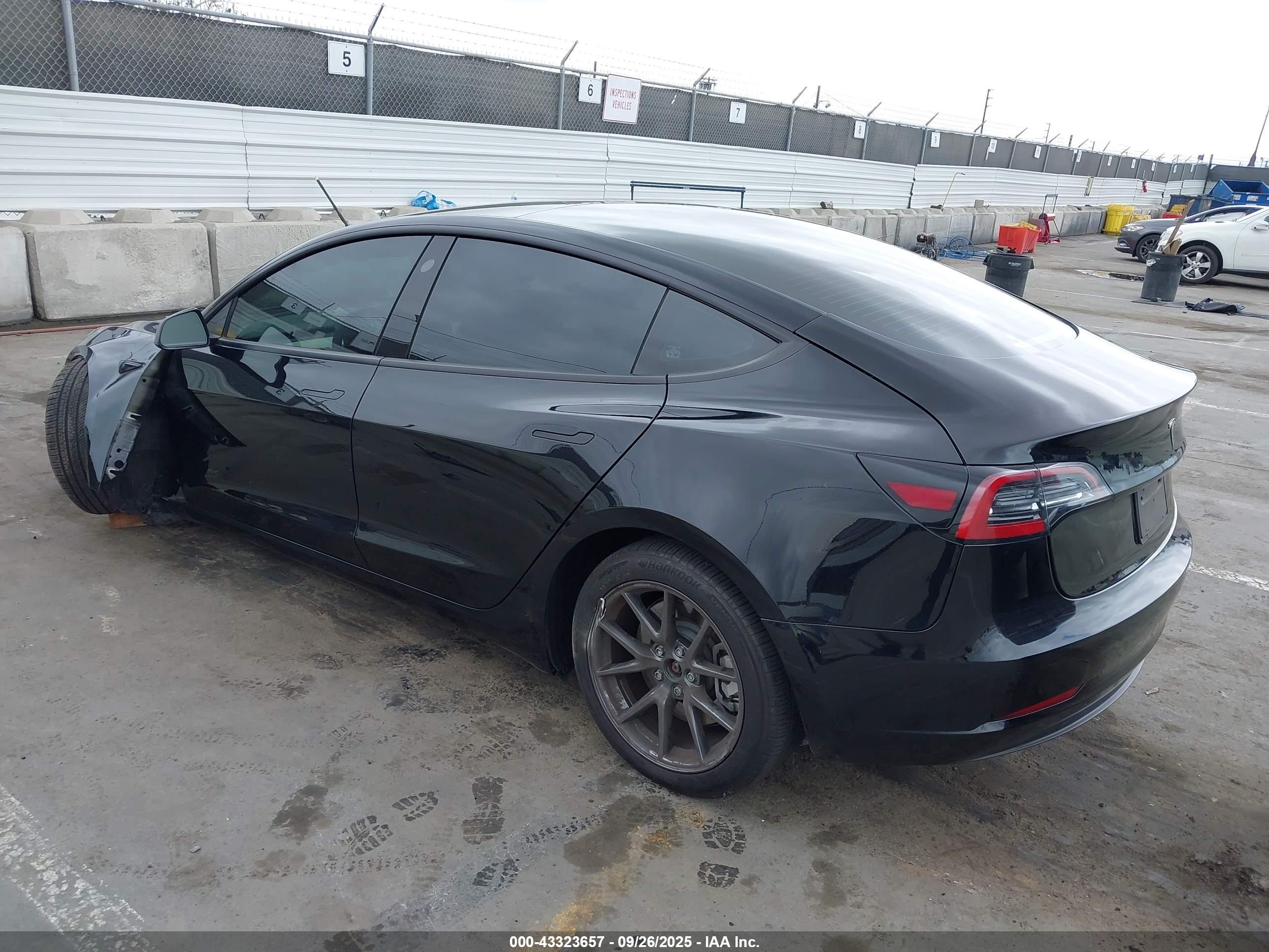 TESLA MODEL image 3