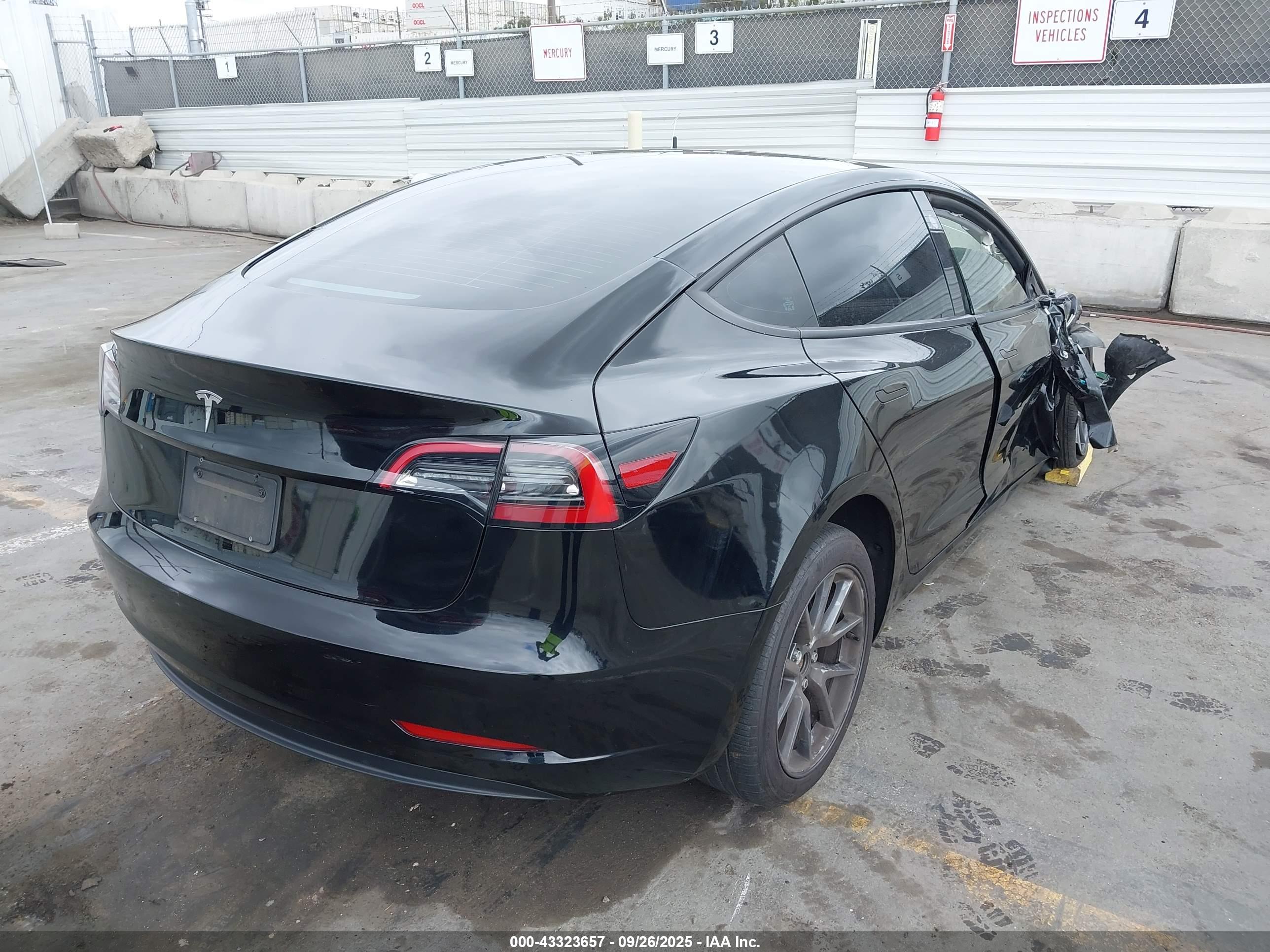 TESLA MODEL image 4