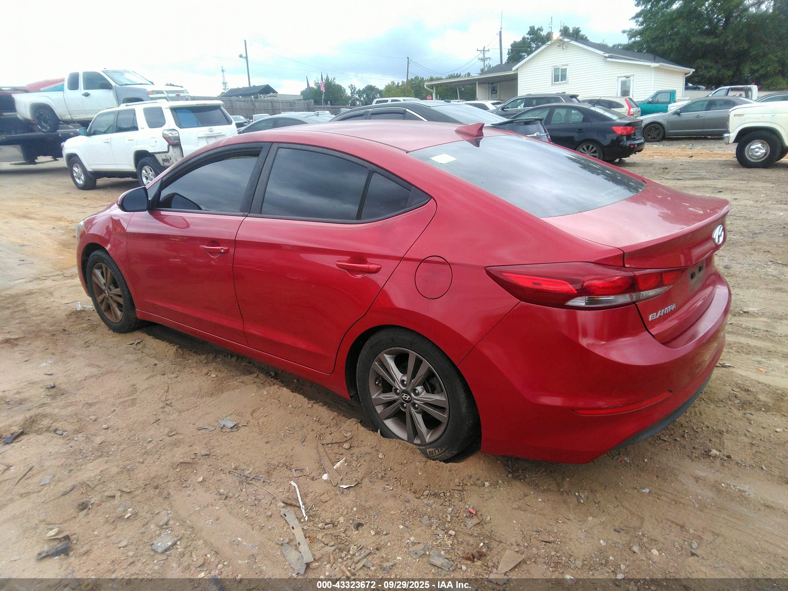 HYUNDAI ELANTRA image 3