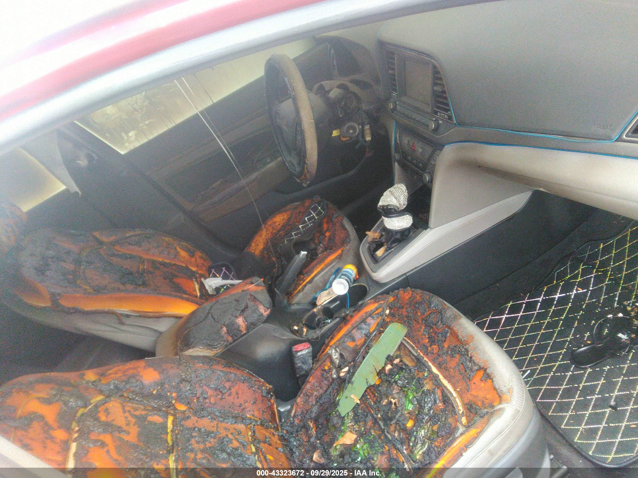HYUNDAI ELANTRA image 5