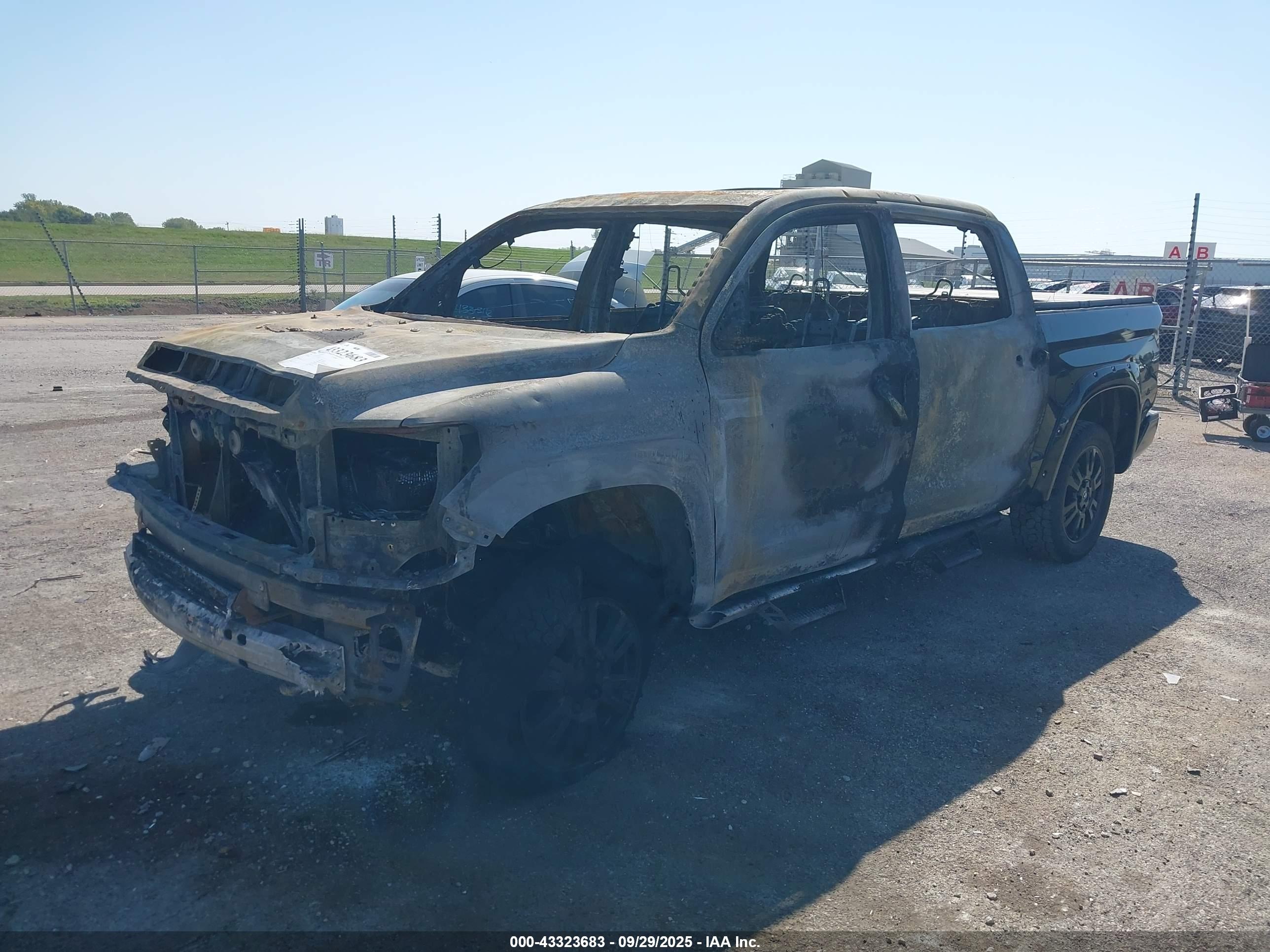 TOYOTA TUNDRA image 2
