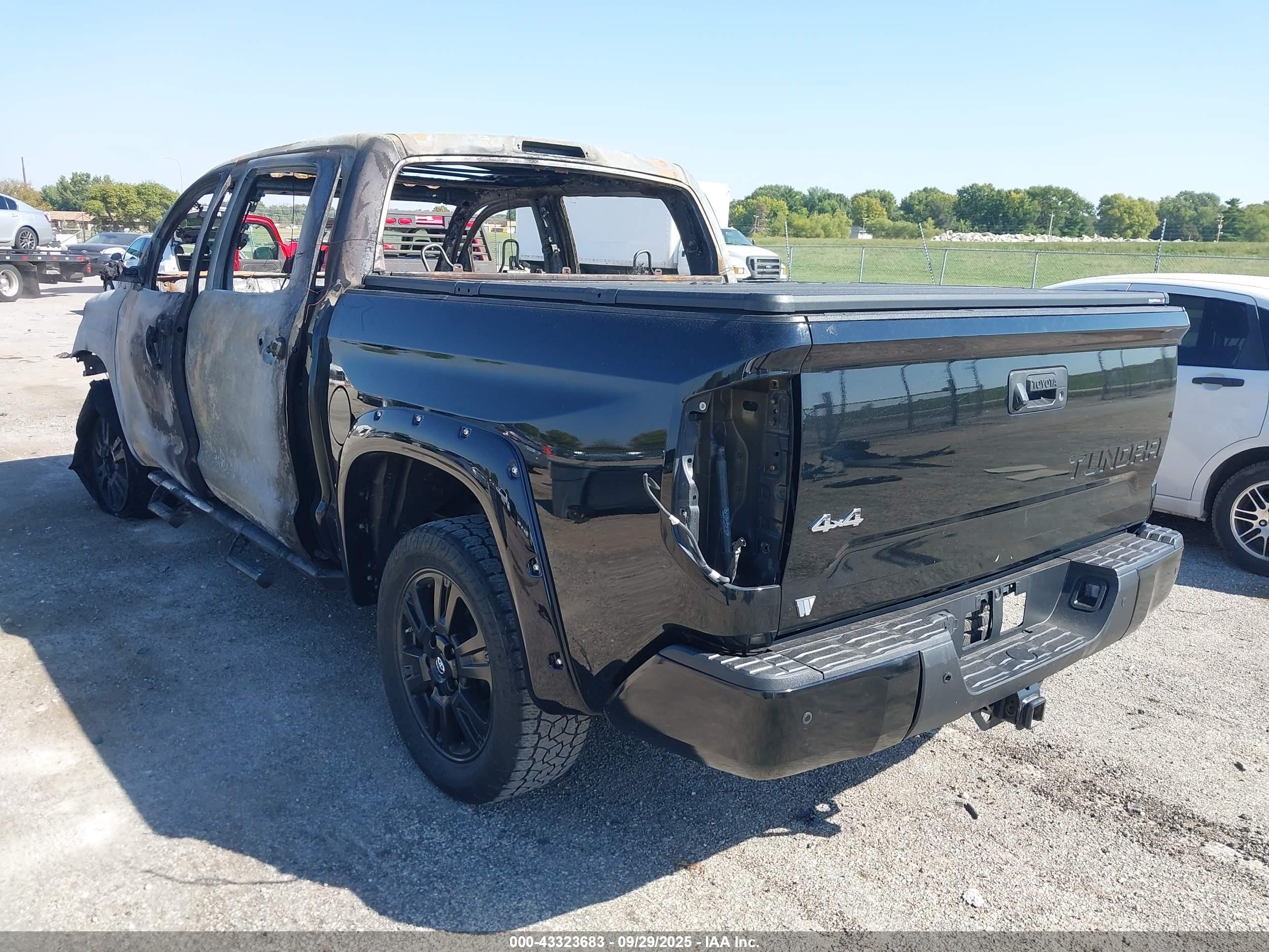 TOYOTA TUNDRA image 3