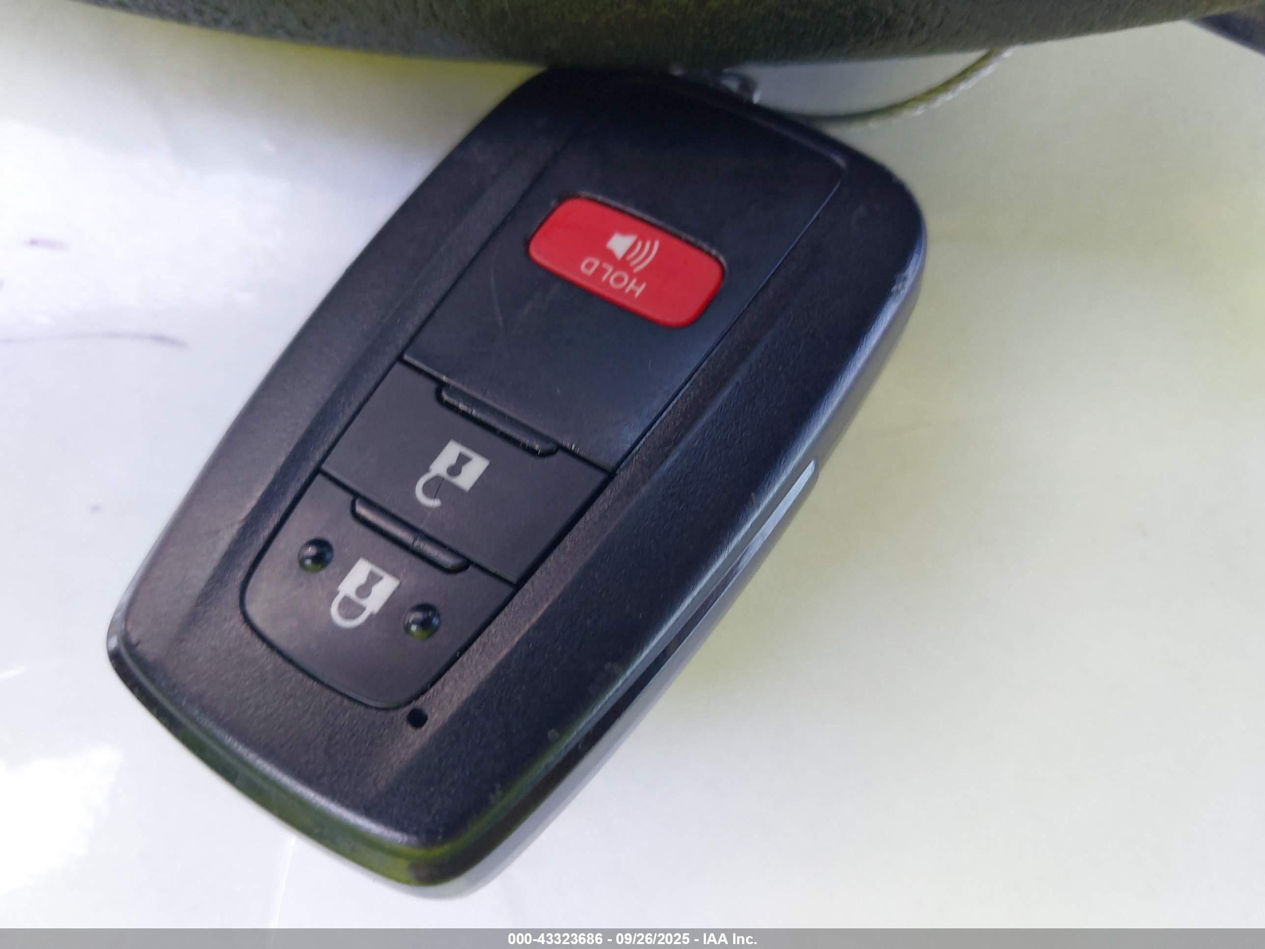 TOYOTA PRIUS image 11