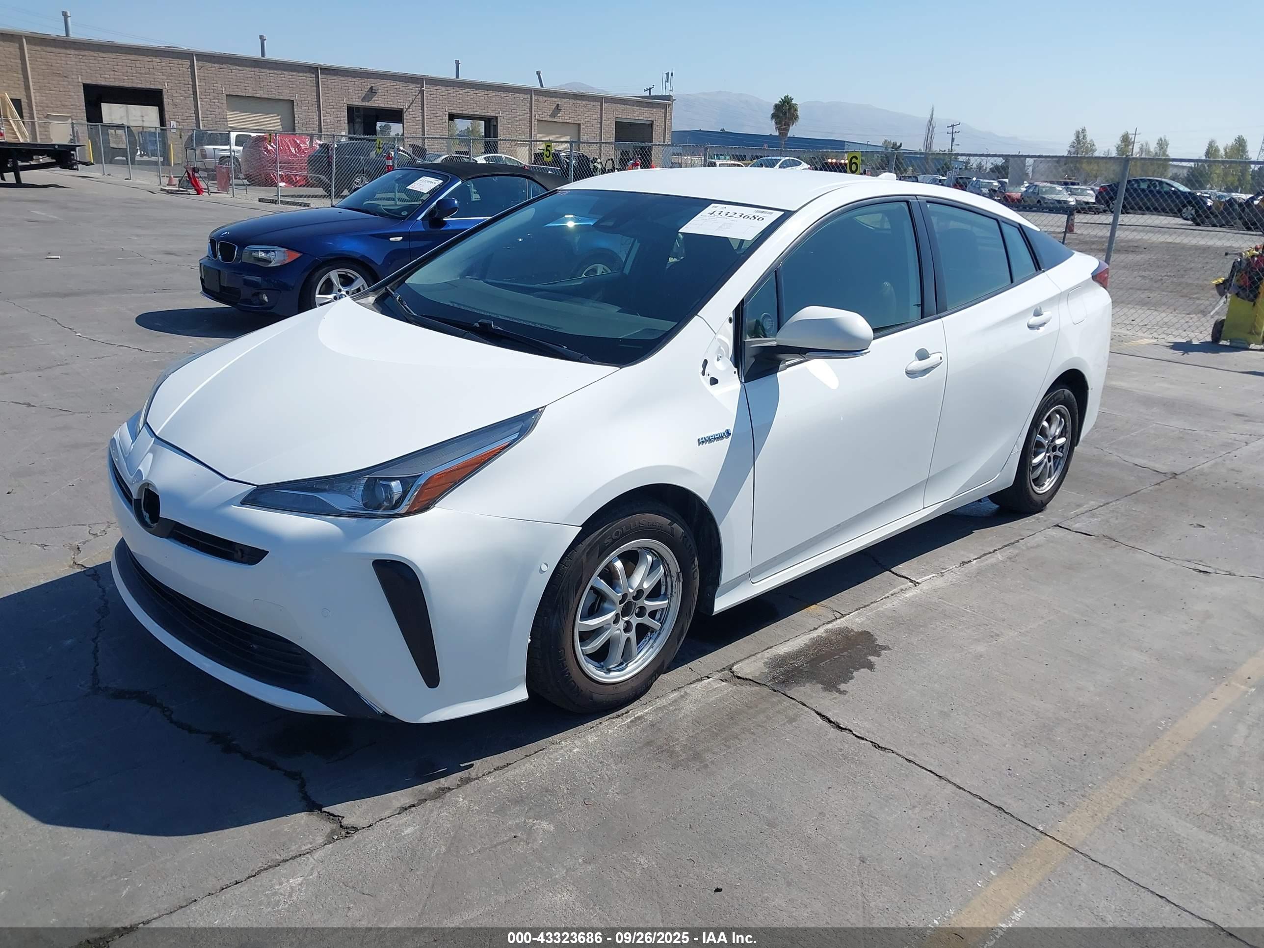 TOYOTA PRIUS image 2