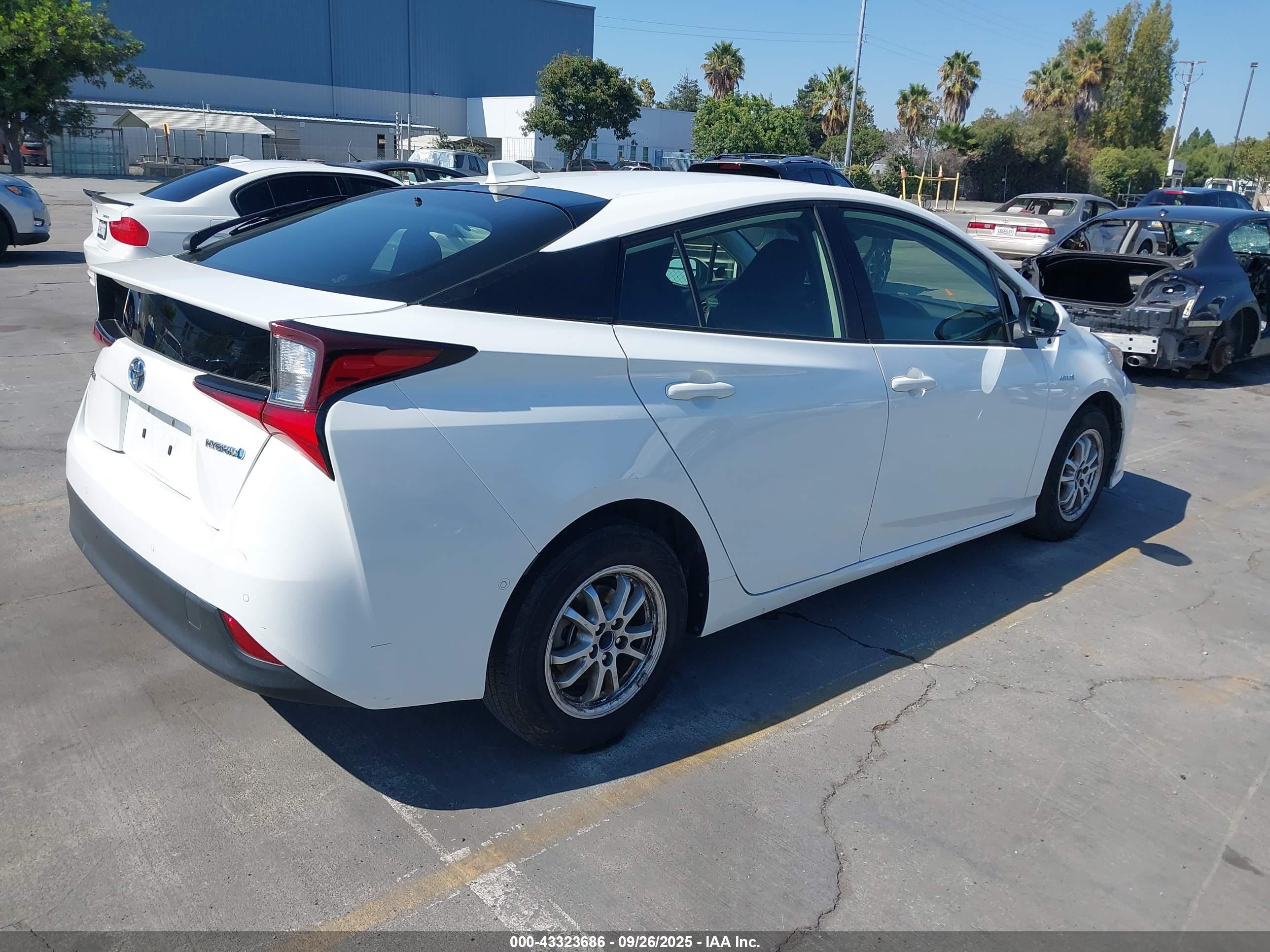 TOYOTA PRIUS image 4
