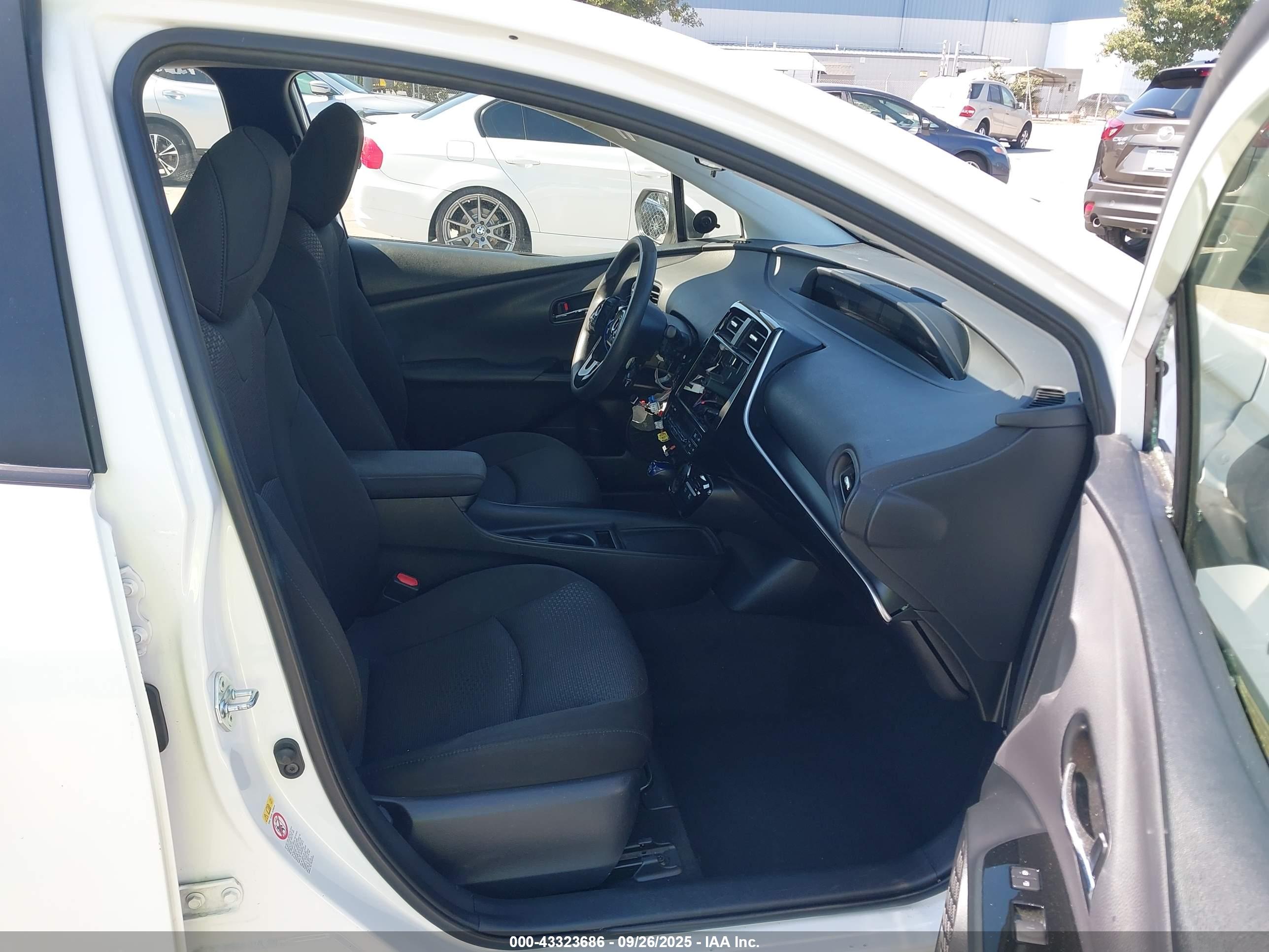 TOYOTA PRIUS image 5