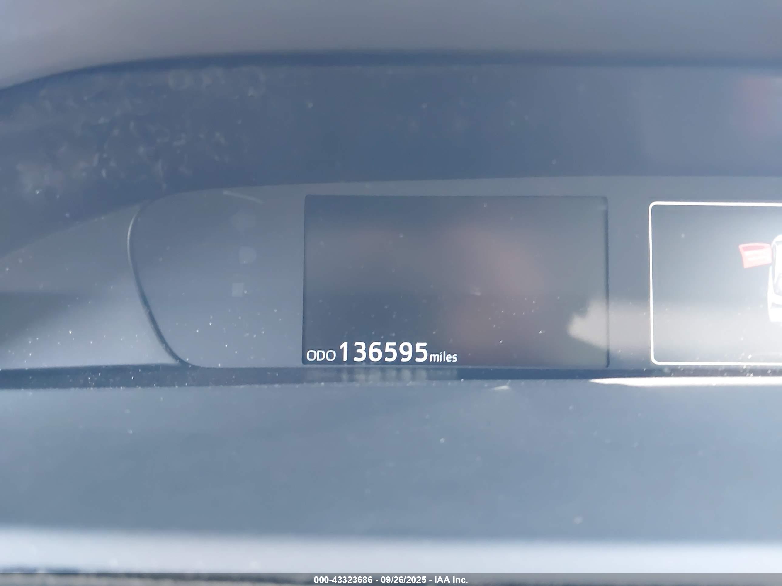TOYOTA PRIUS image 7