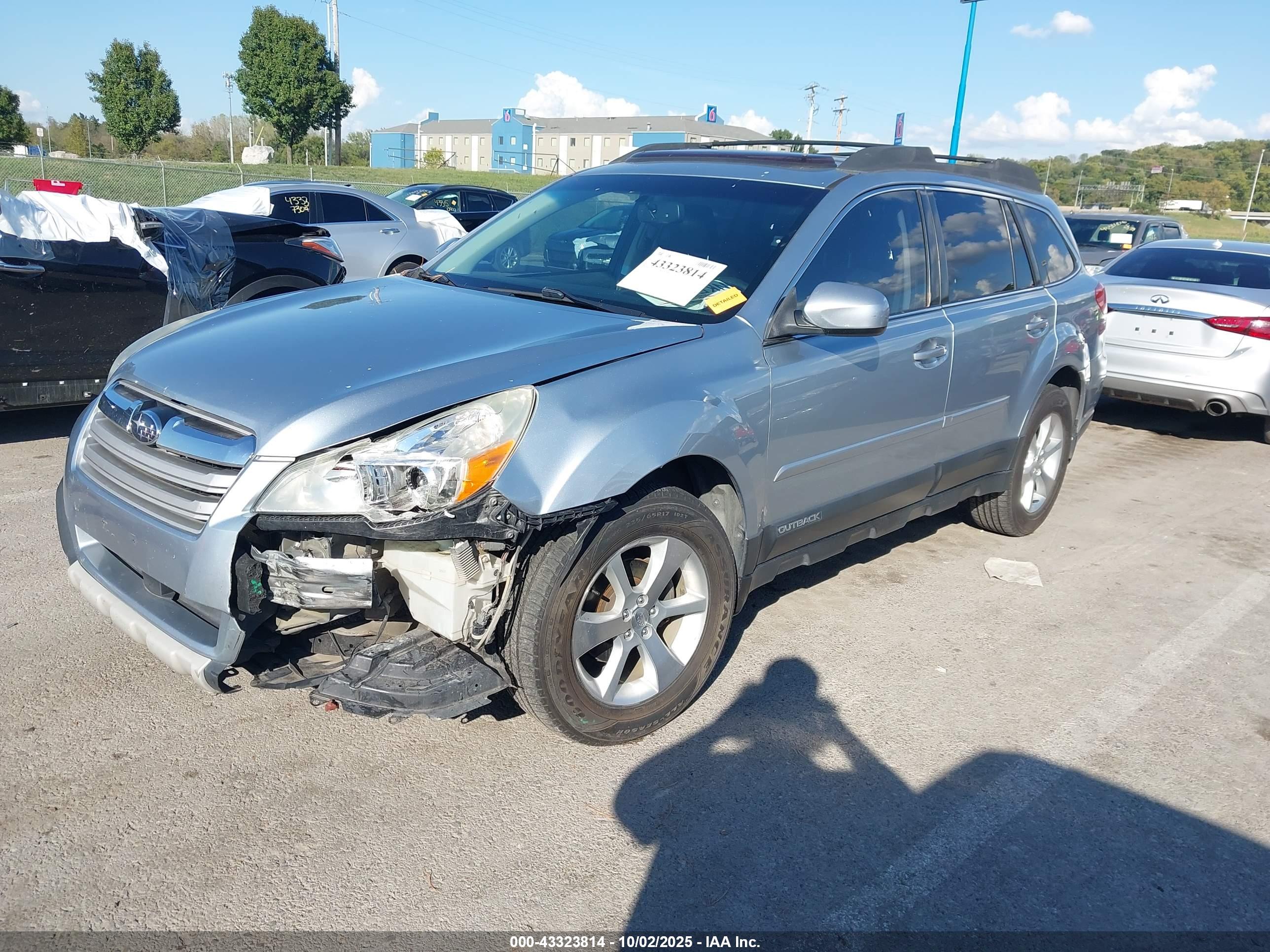 SUBARU OUTBACK image 2