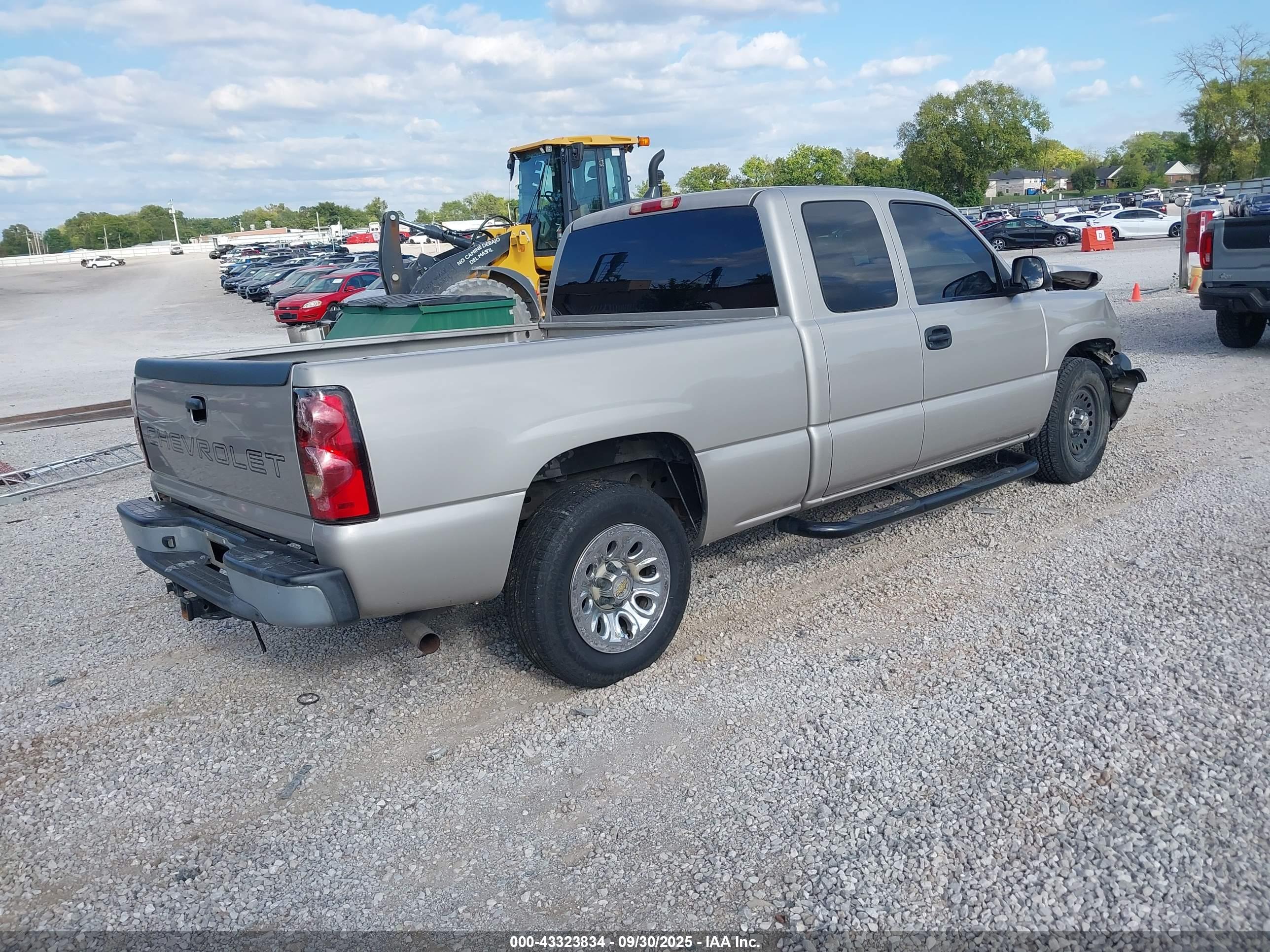CHEVROLET SILVERADO image 4