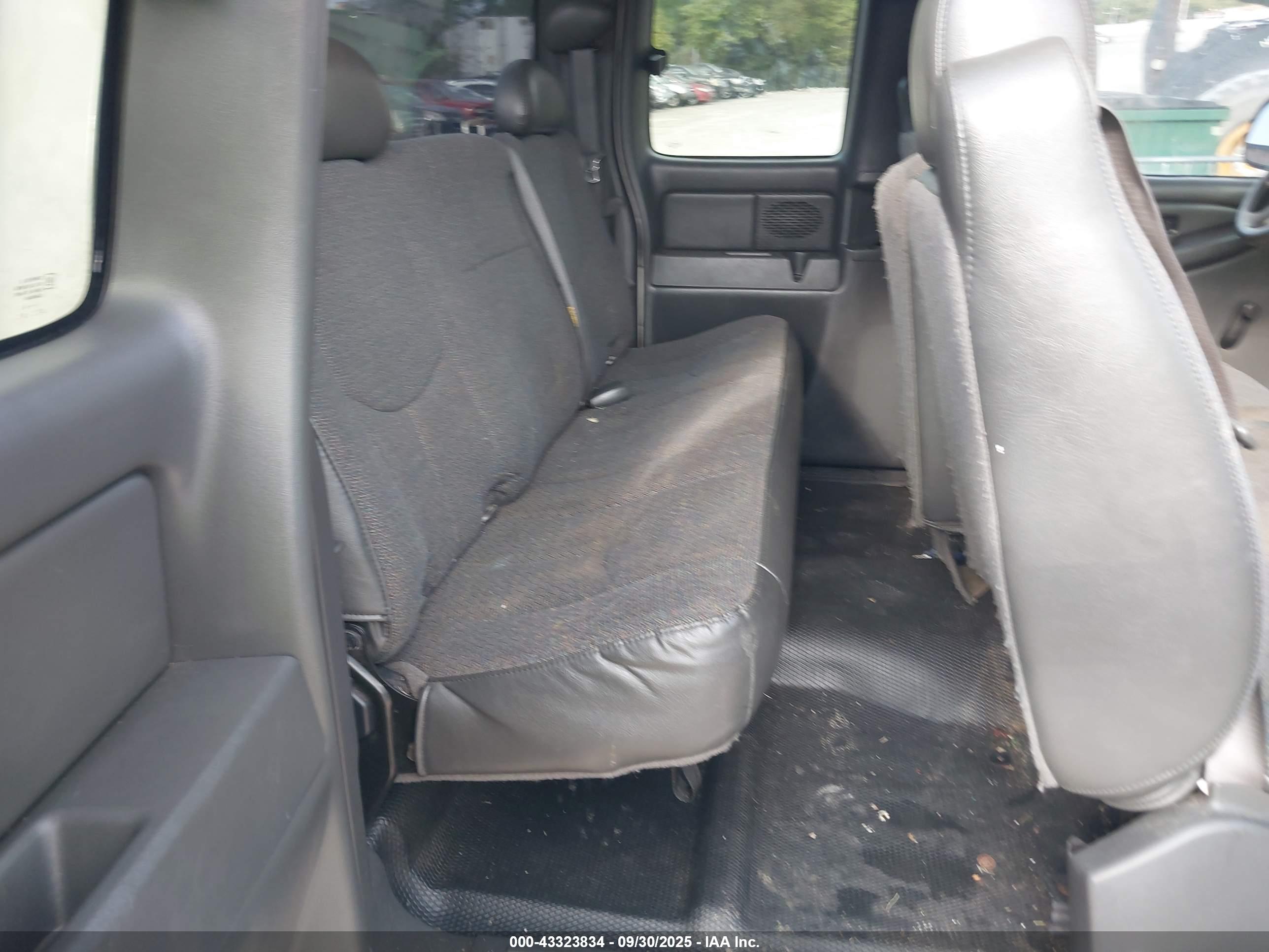 CHEVROLET SILVERADO image 8