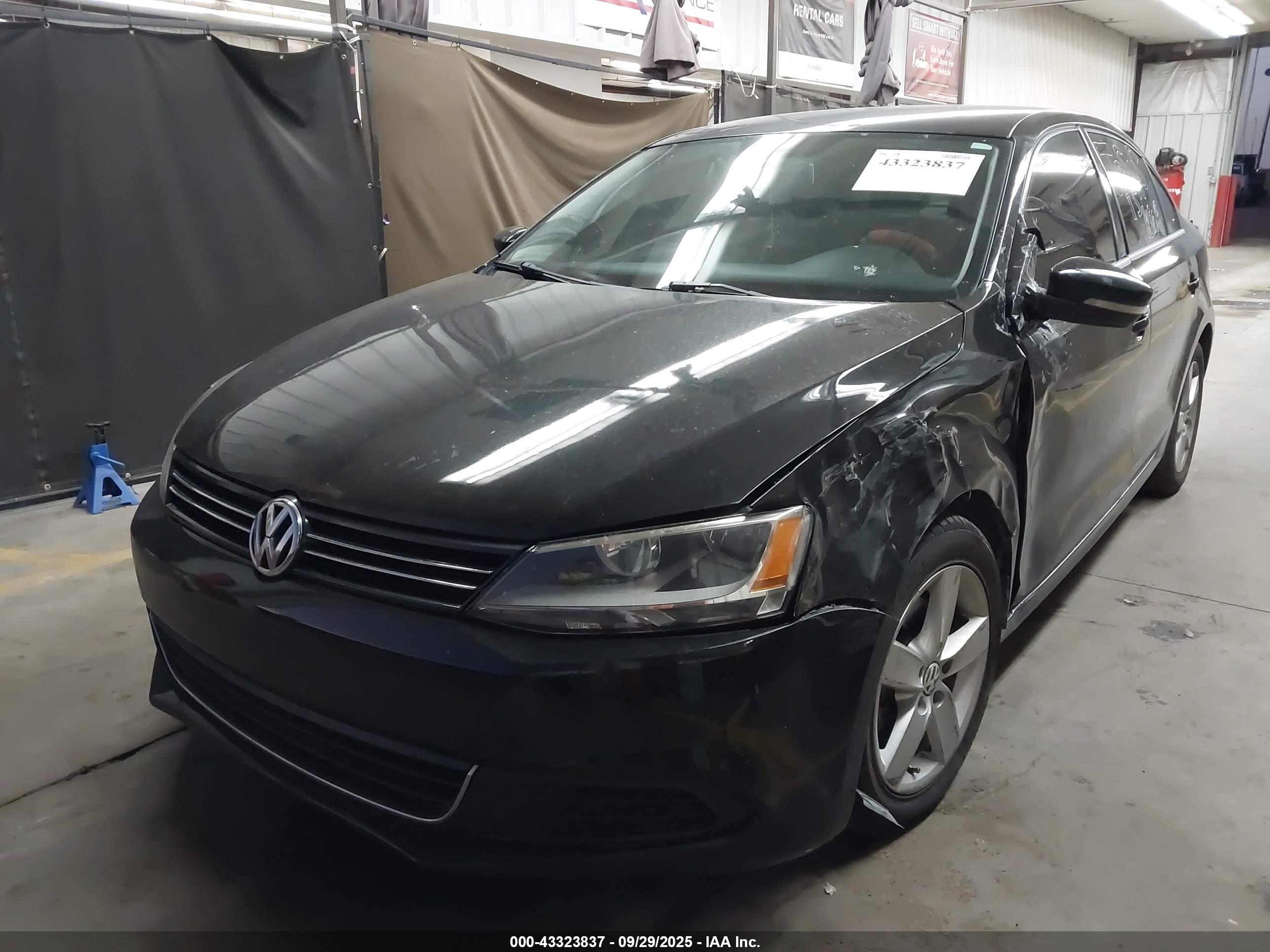 VOLKSWAGEN JETTA image 2