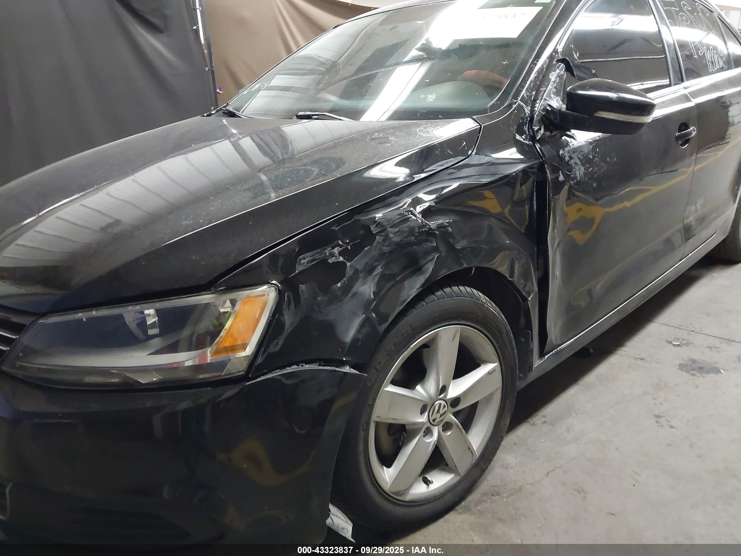 VOLKSWAGEN JETTA image 6