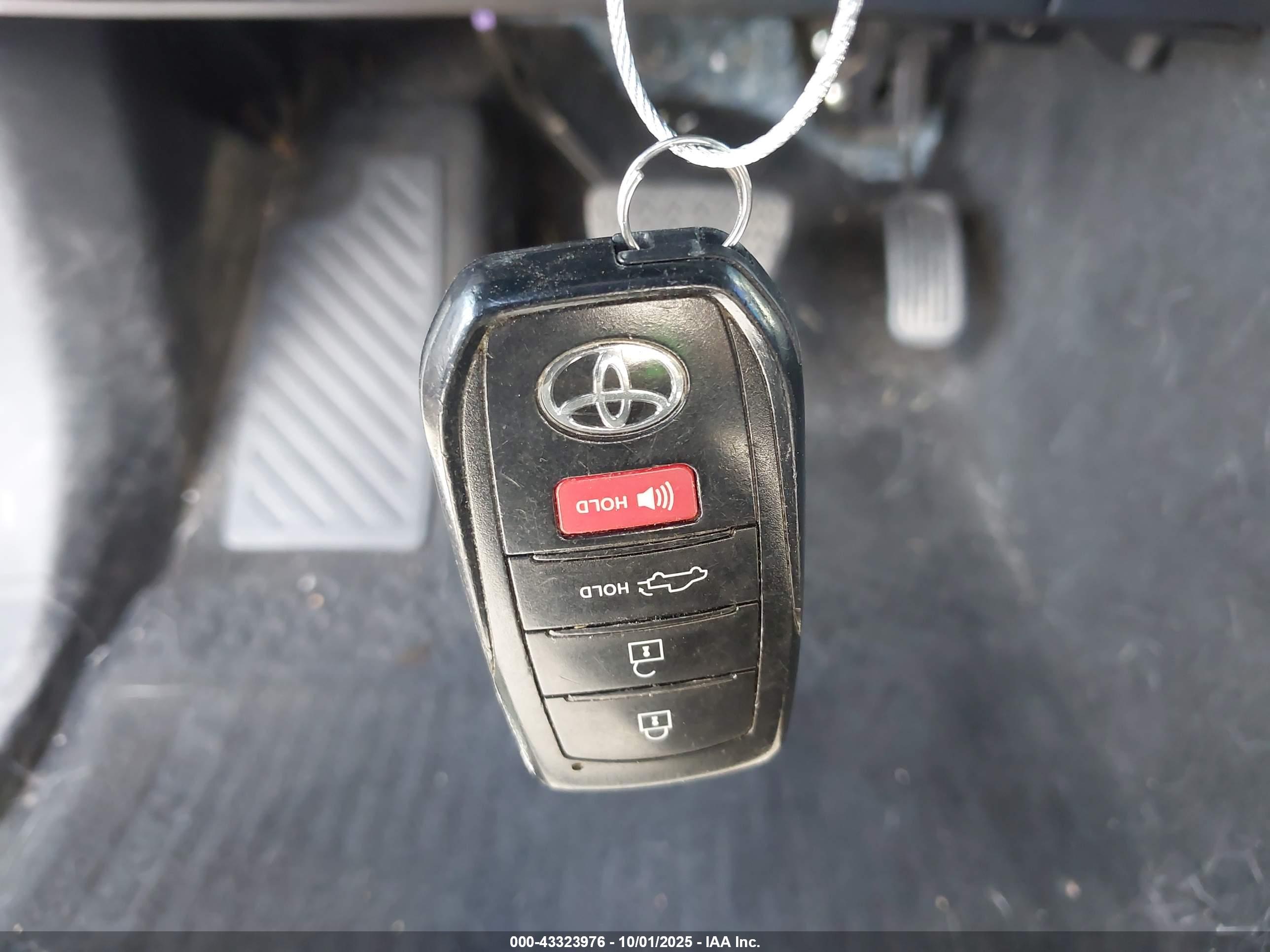 TOYOTA TUNDRA image 11