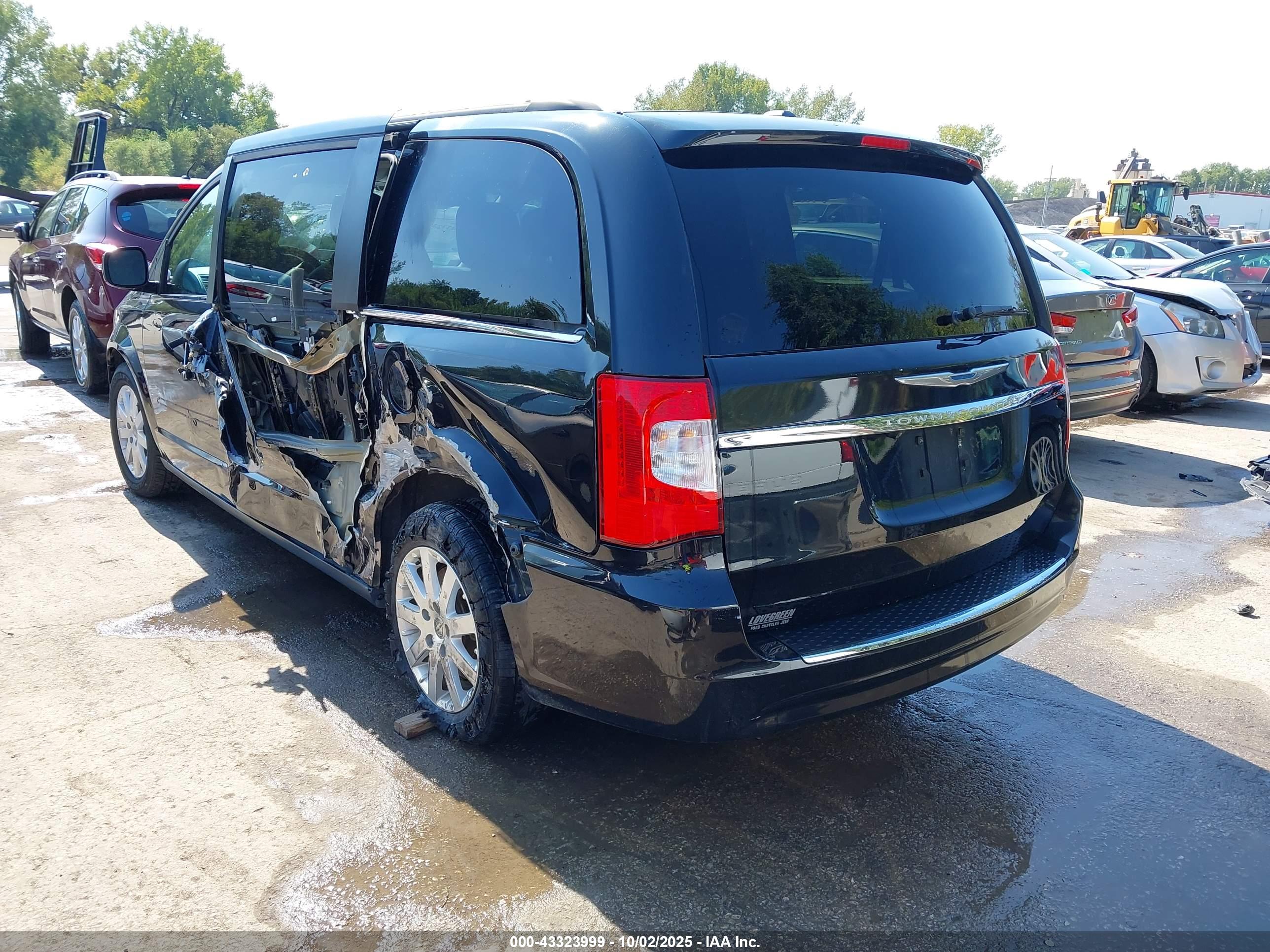 CHRYSLER TOWN image 3