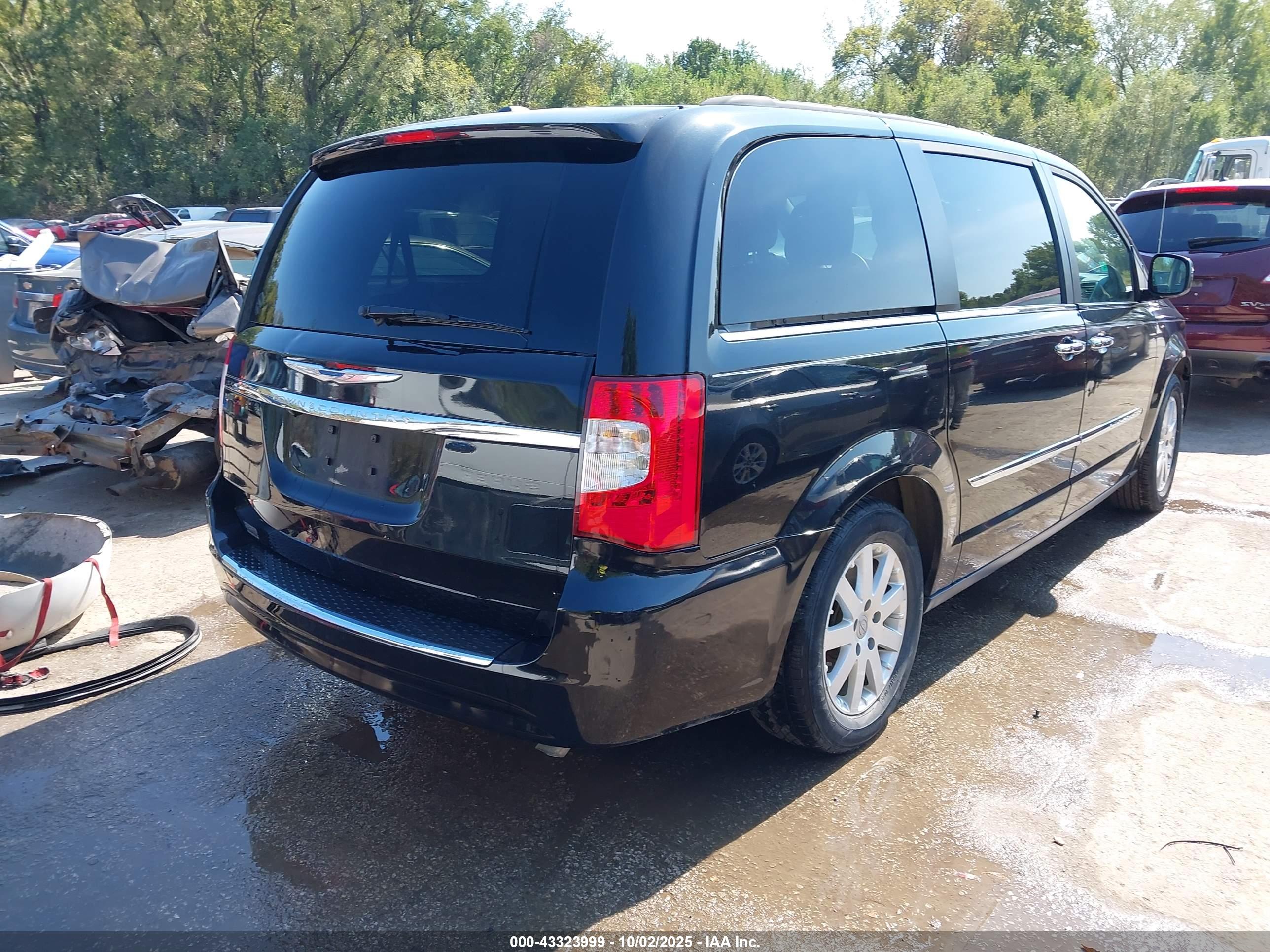 CHRYSLER TOWN image 4