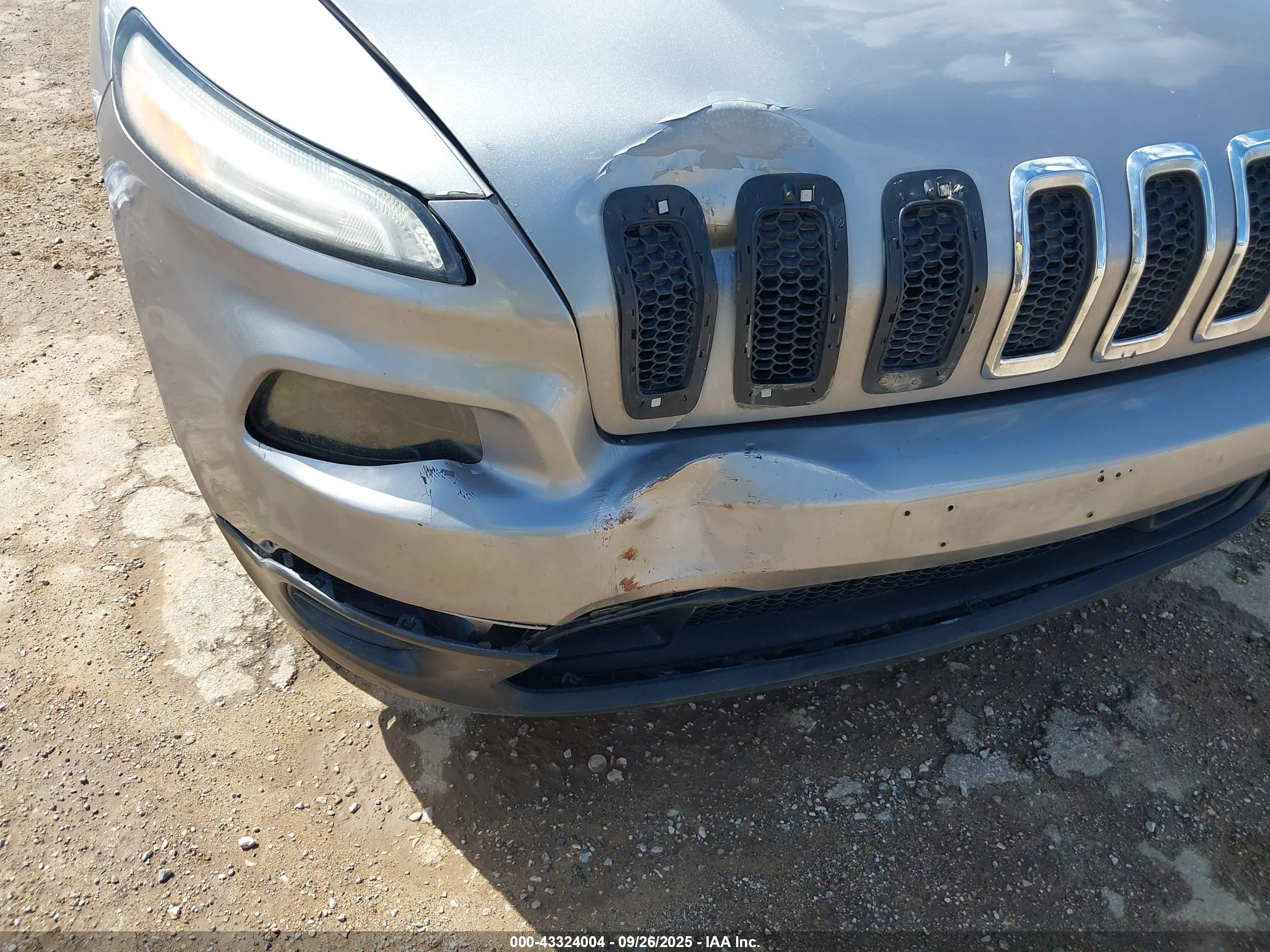 JEEP CHEROKEE image 6
