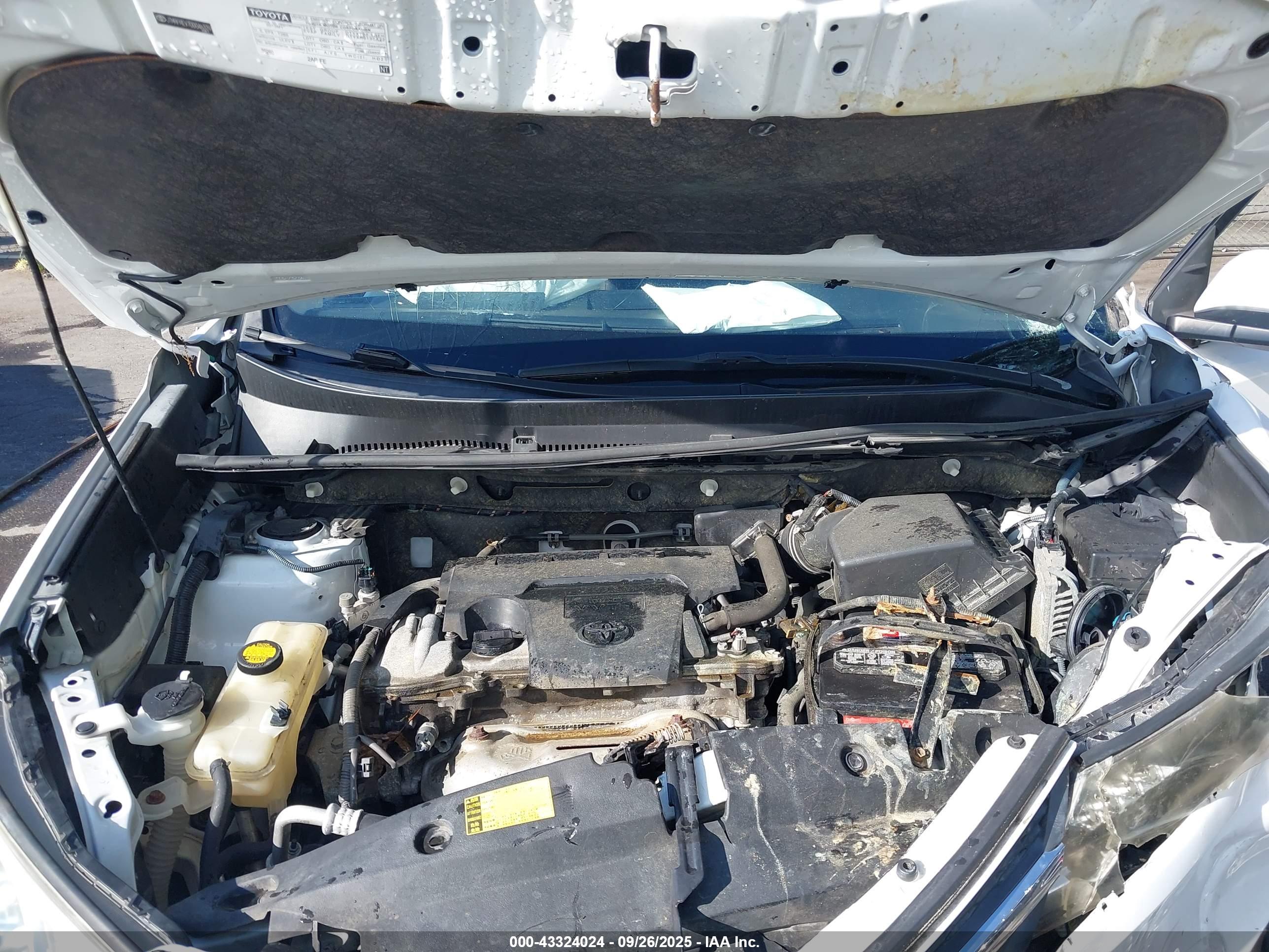 TOYOTA RAV4 image 10