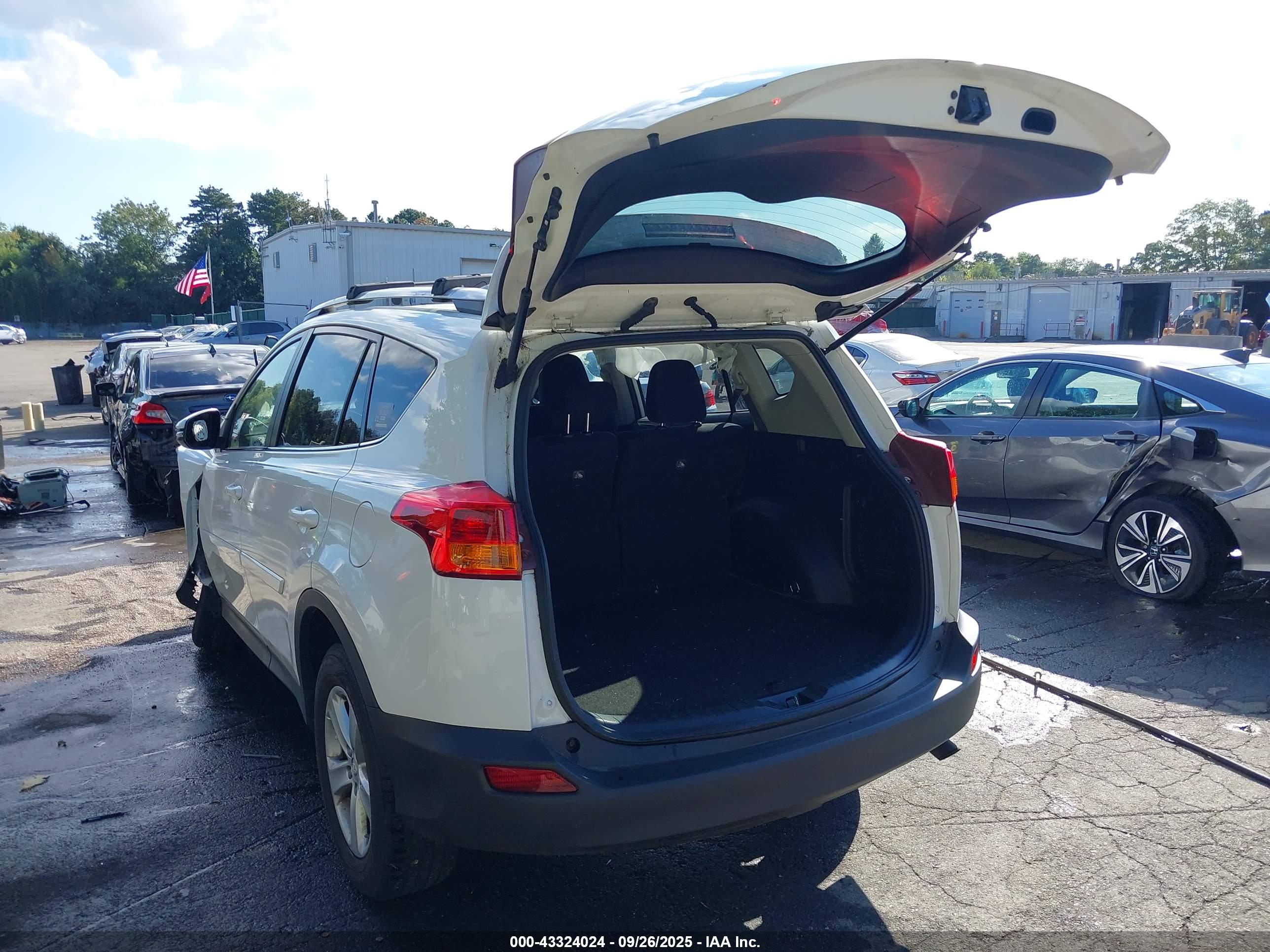TOYOTA RAV4 image 3