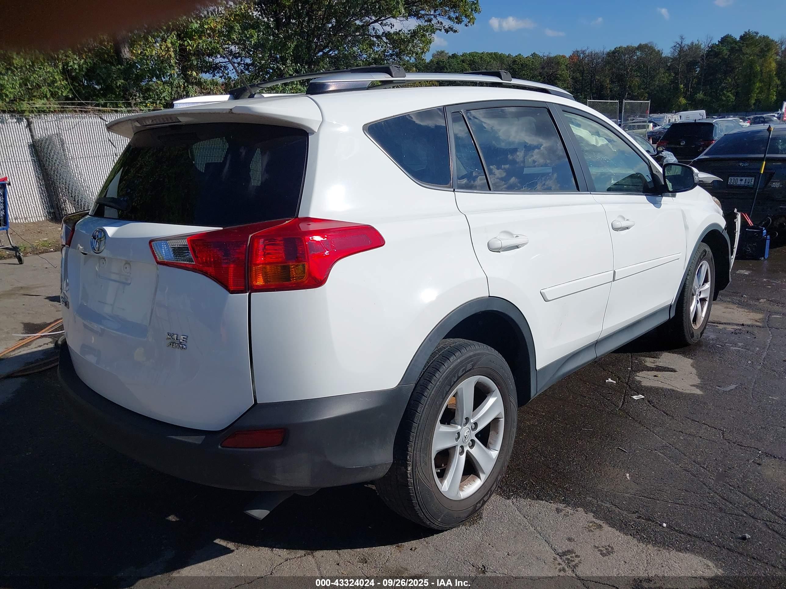 TOYOTA RAV4 image 4