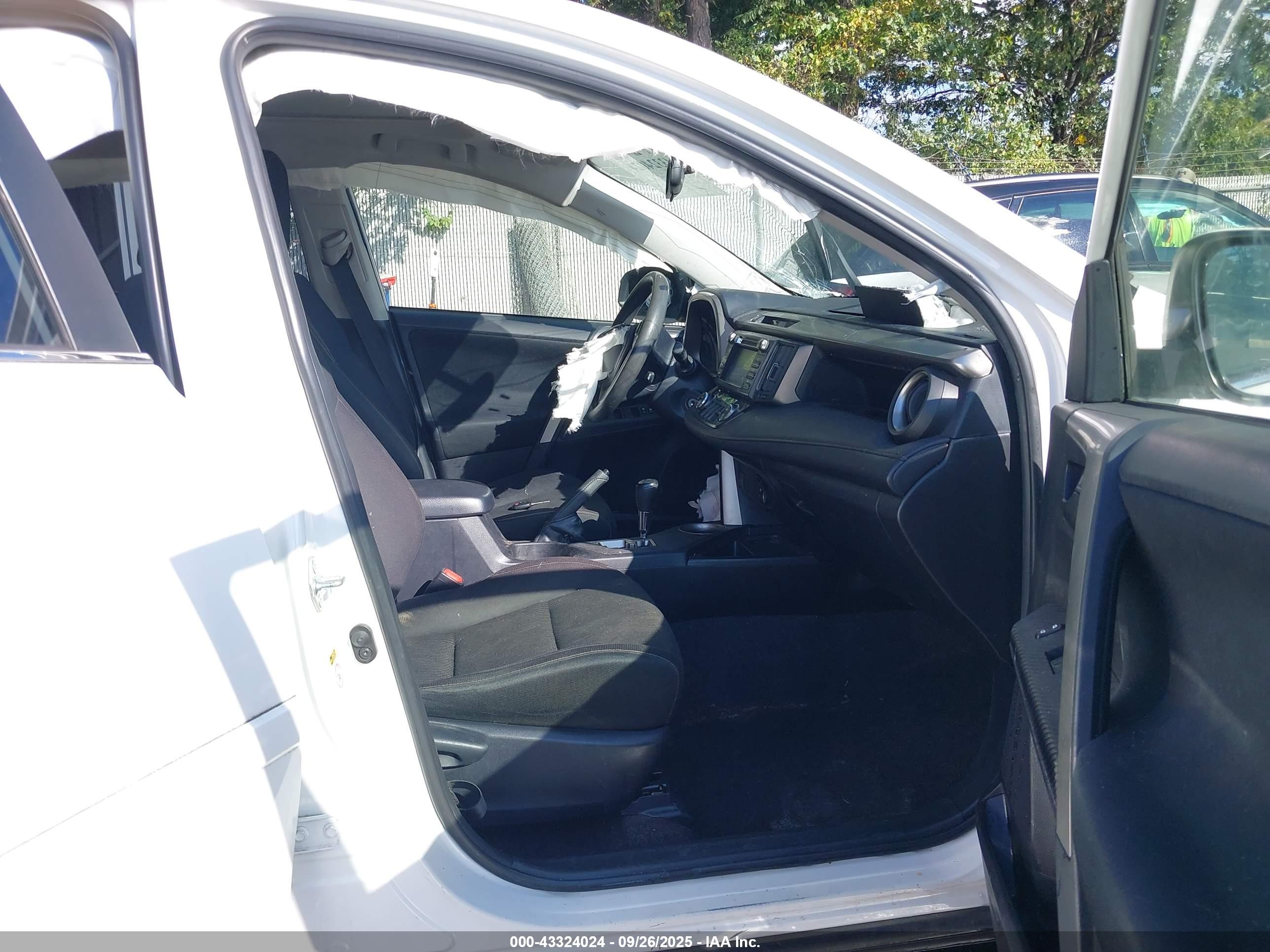 TOYOTA RAV4 image 5