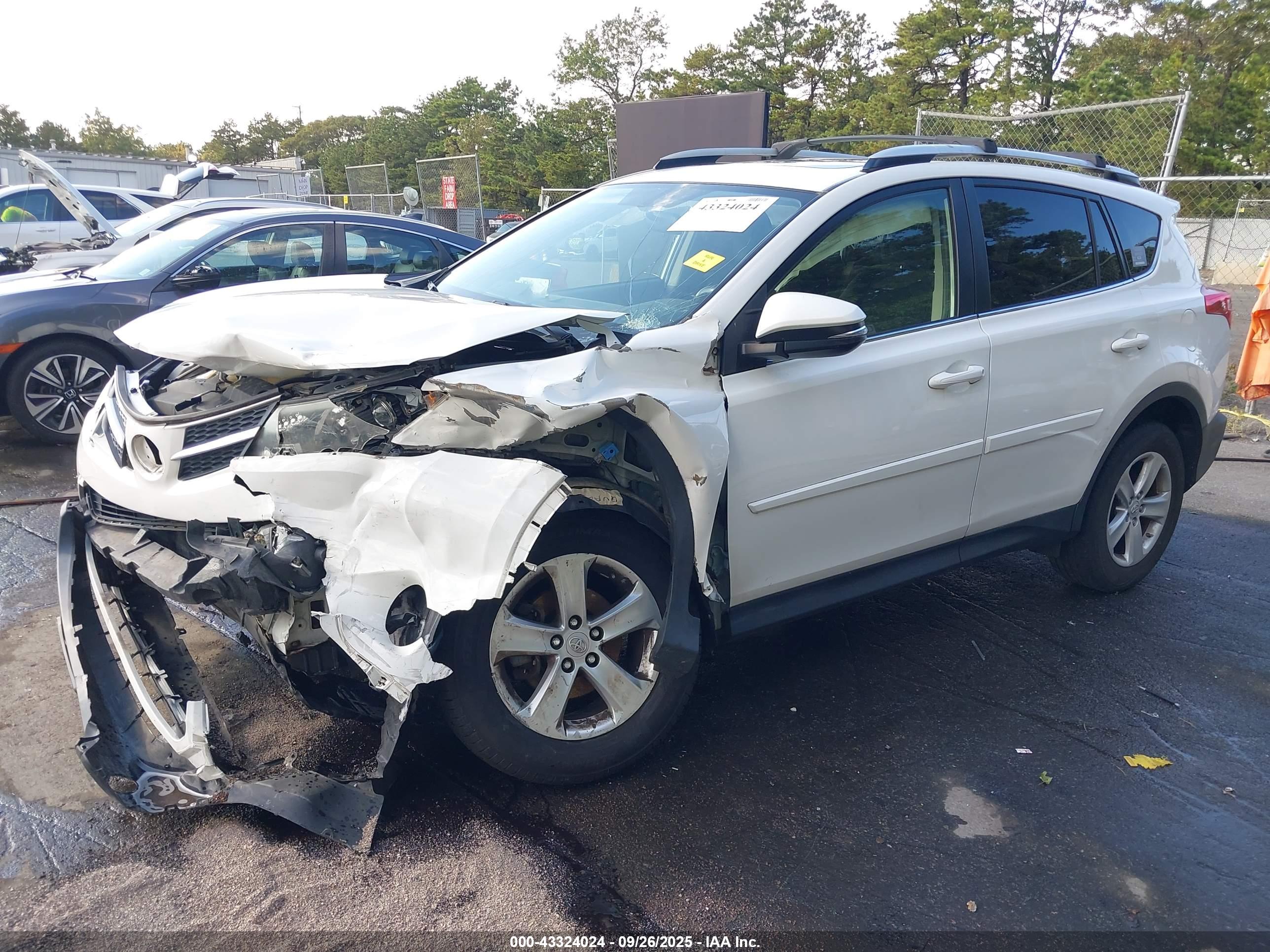 TOYOTA RAV4 image 6