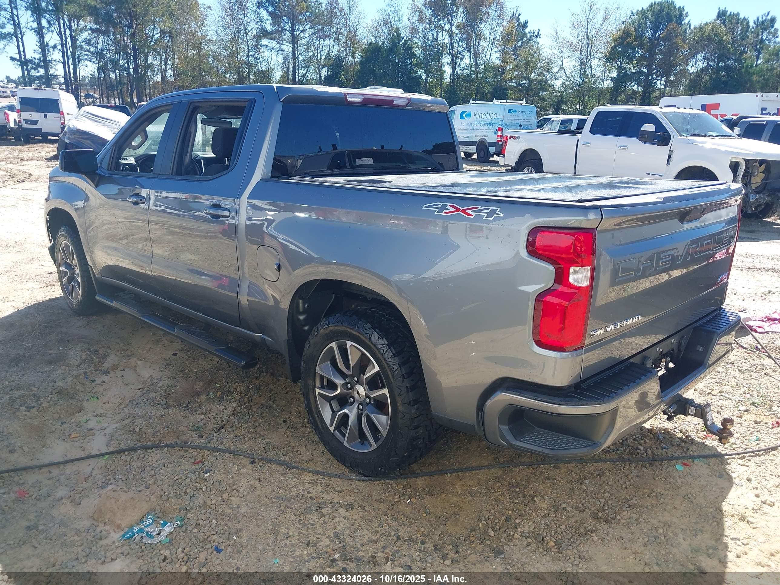 CHEVROLET SILVERADO image 3