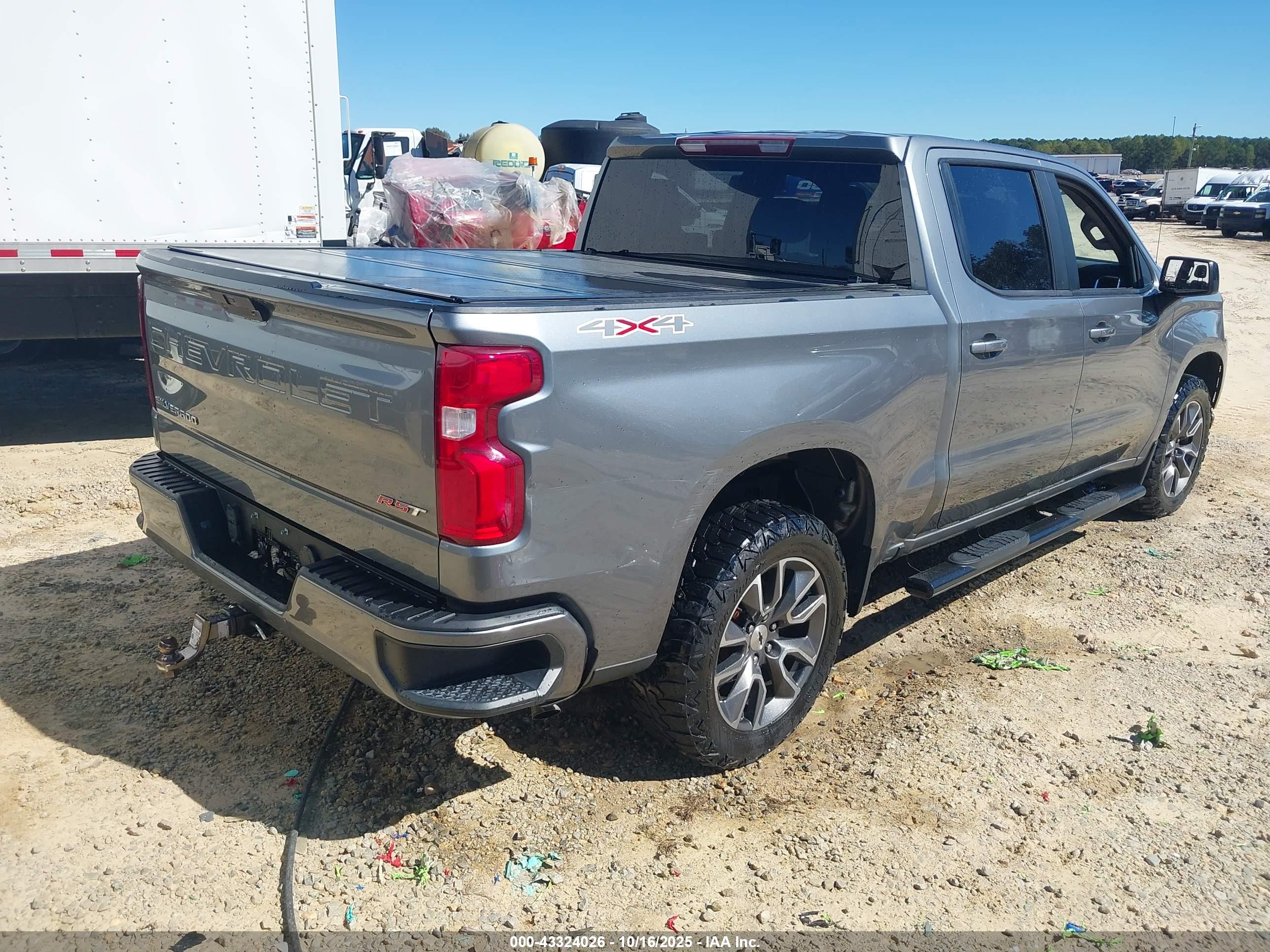 CHEVROLET SILVERADO image 4