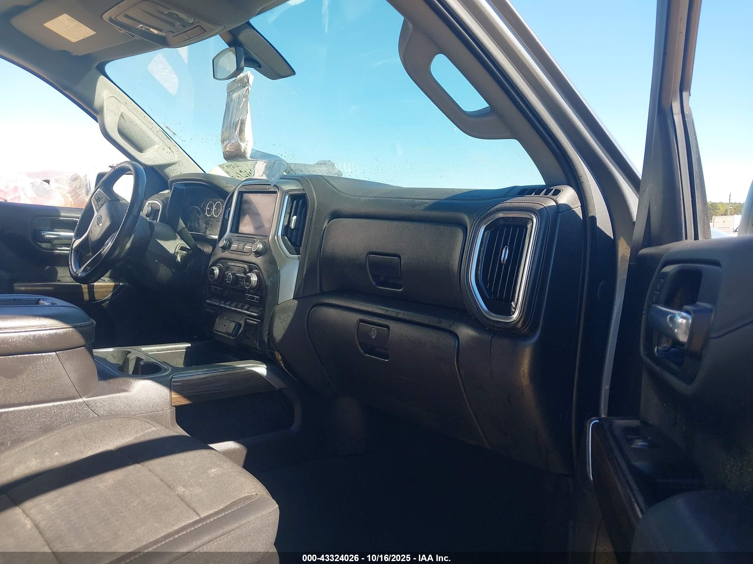 CHEVROLET SILVERADO image 5