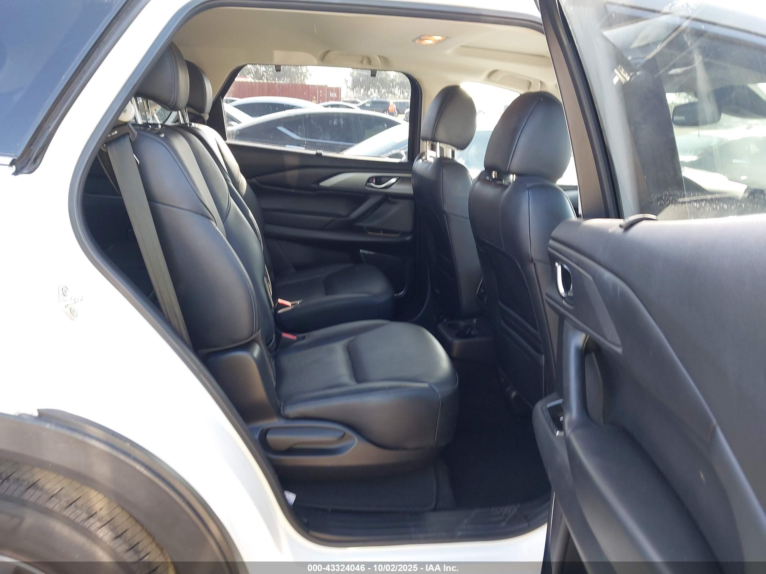 MAZDA CX-9 image 8