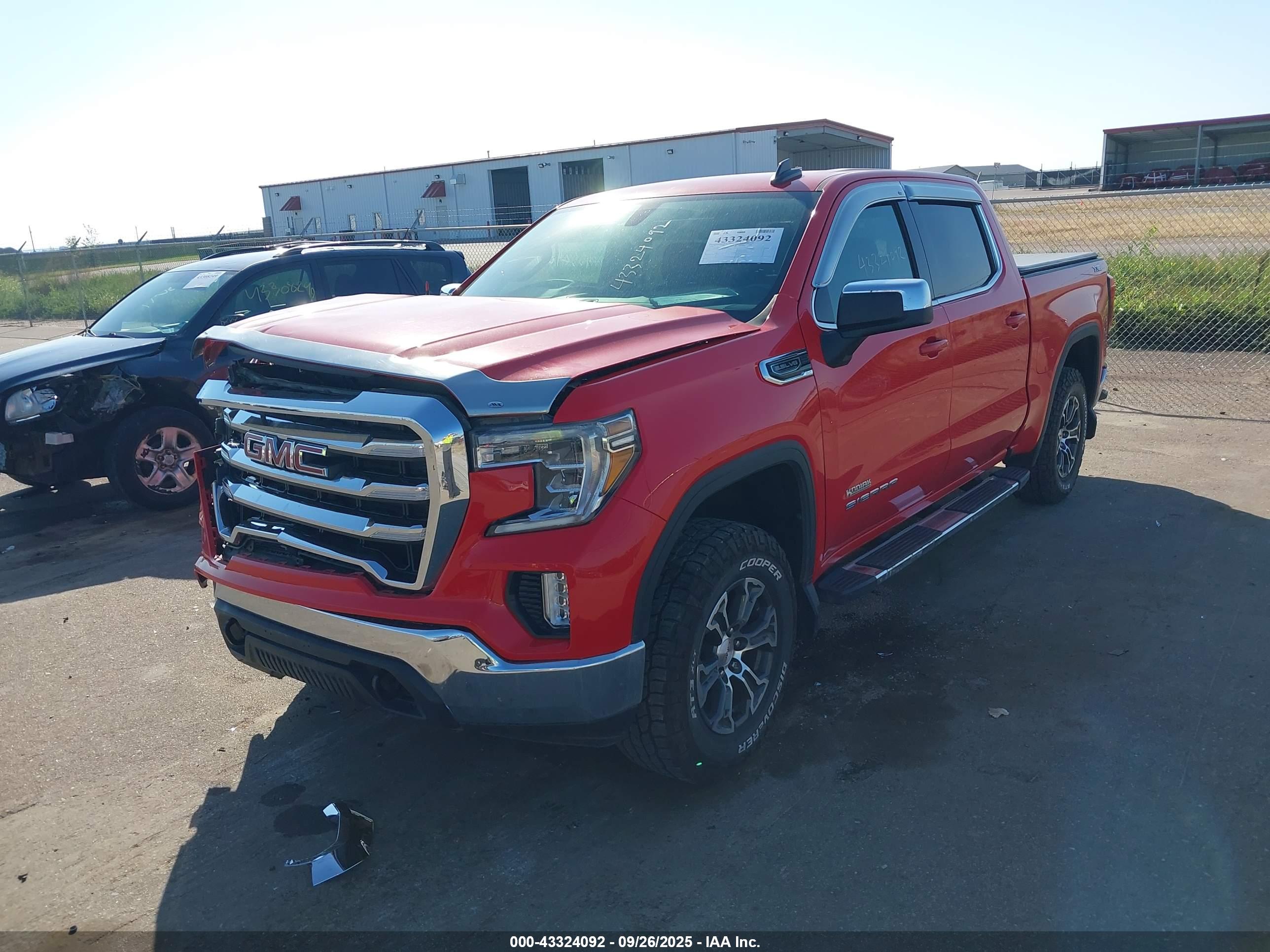 GMC SIERRA image 2