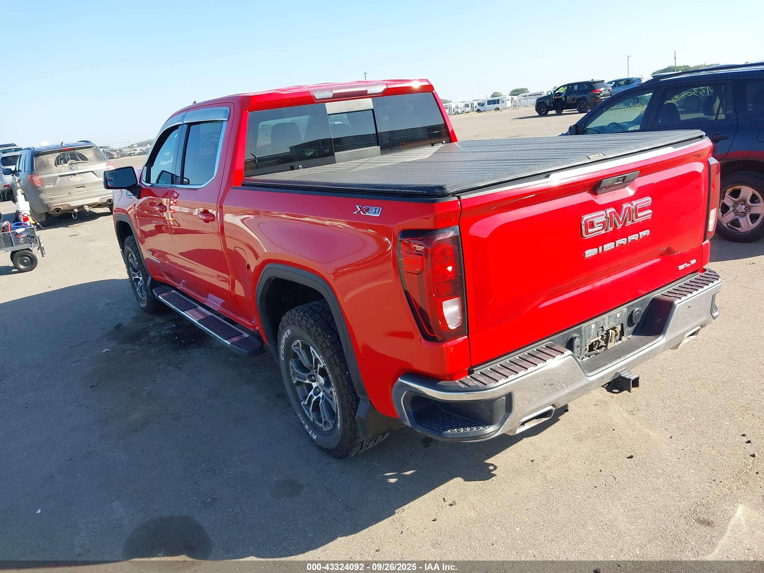 GMC SIERRA image 3
