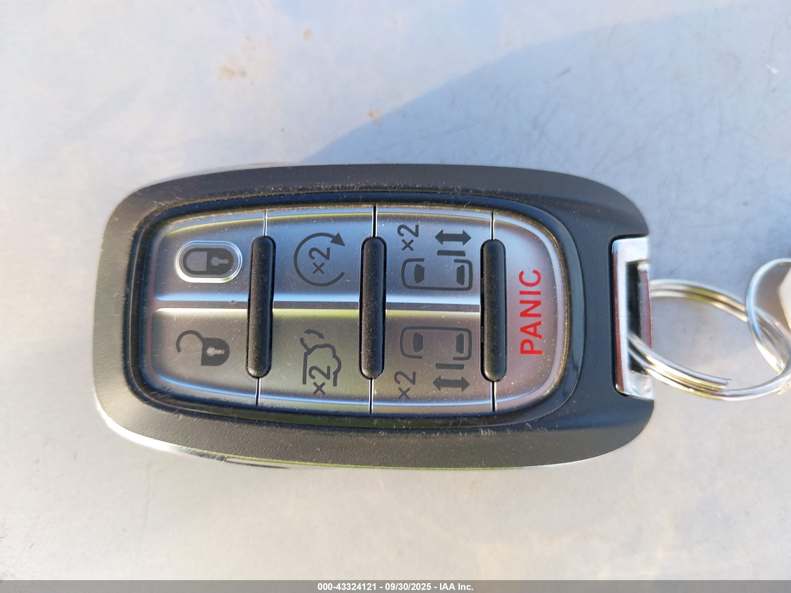 CHRYSLER PACIFICA image 11