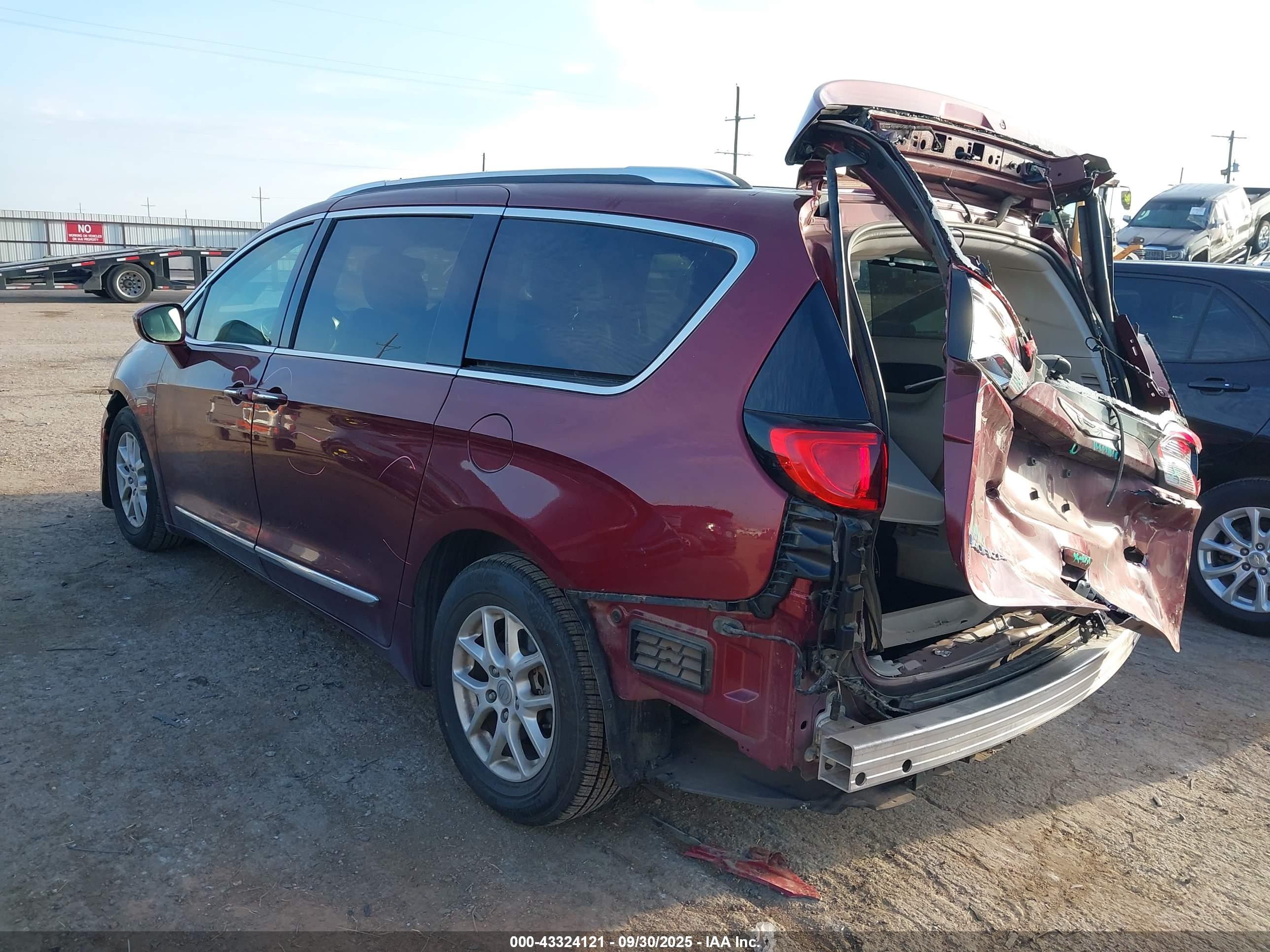 CHRYSLER PACIFICA image 3
