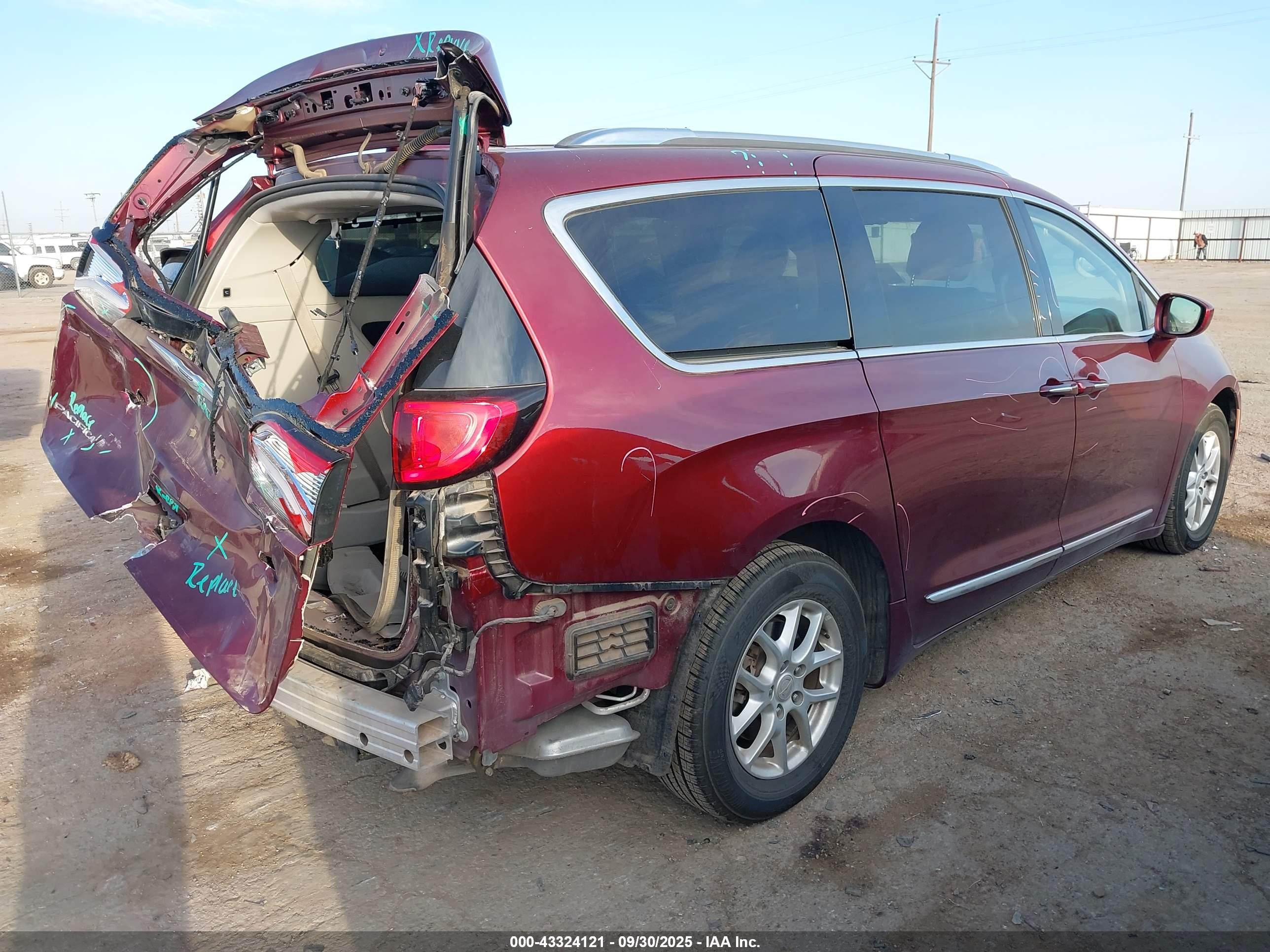CHRYSLER PACIFICA image 4
