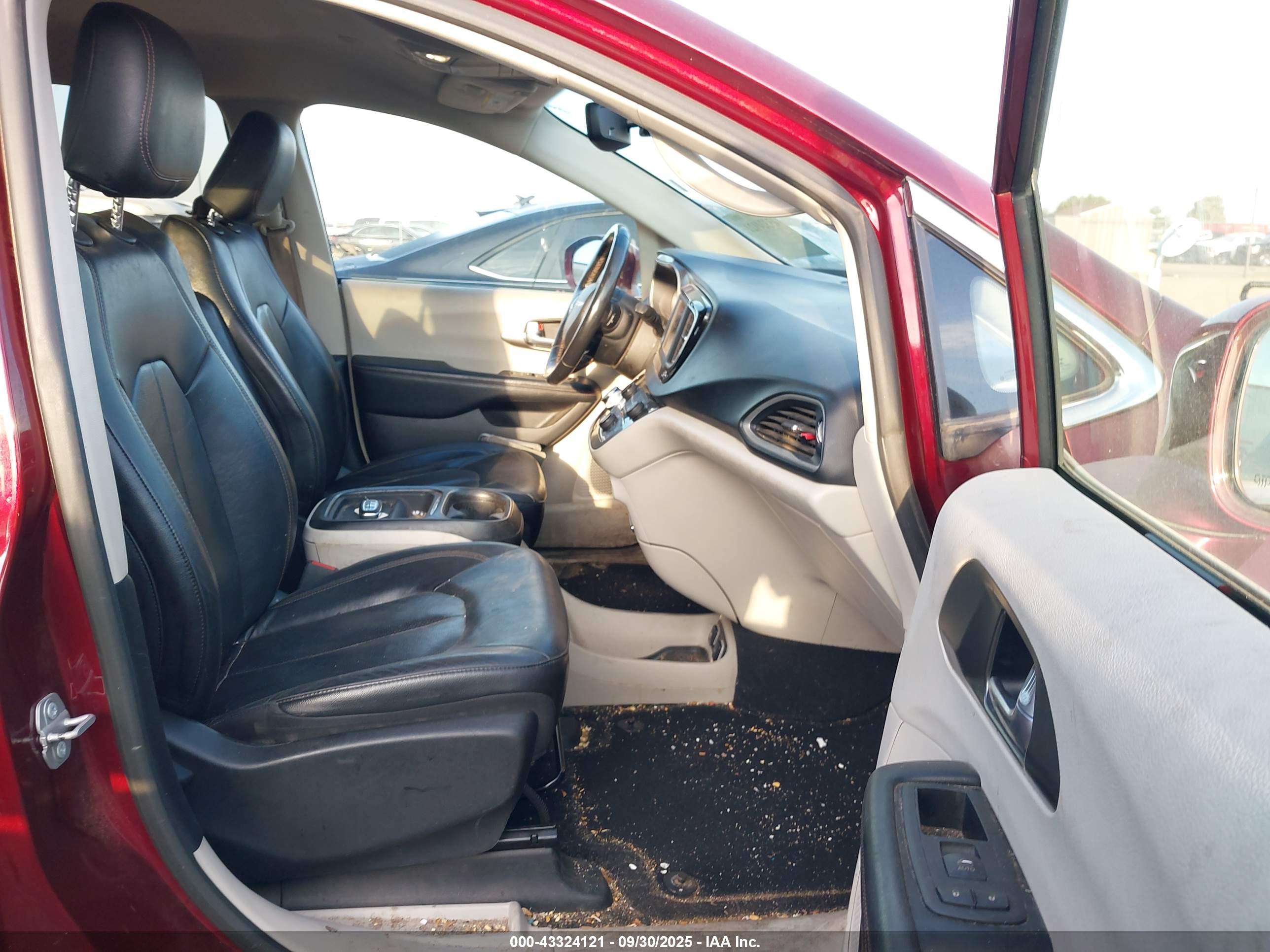 CHRYSLER PACIFICA image 5