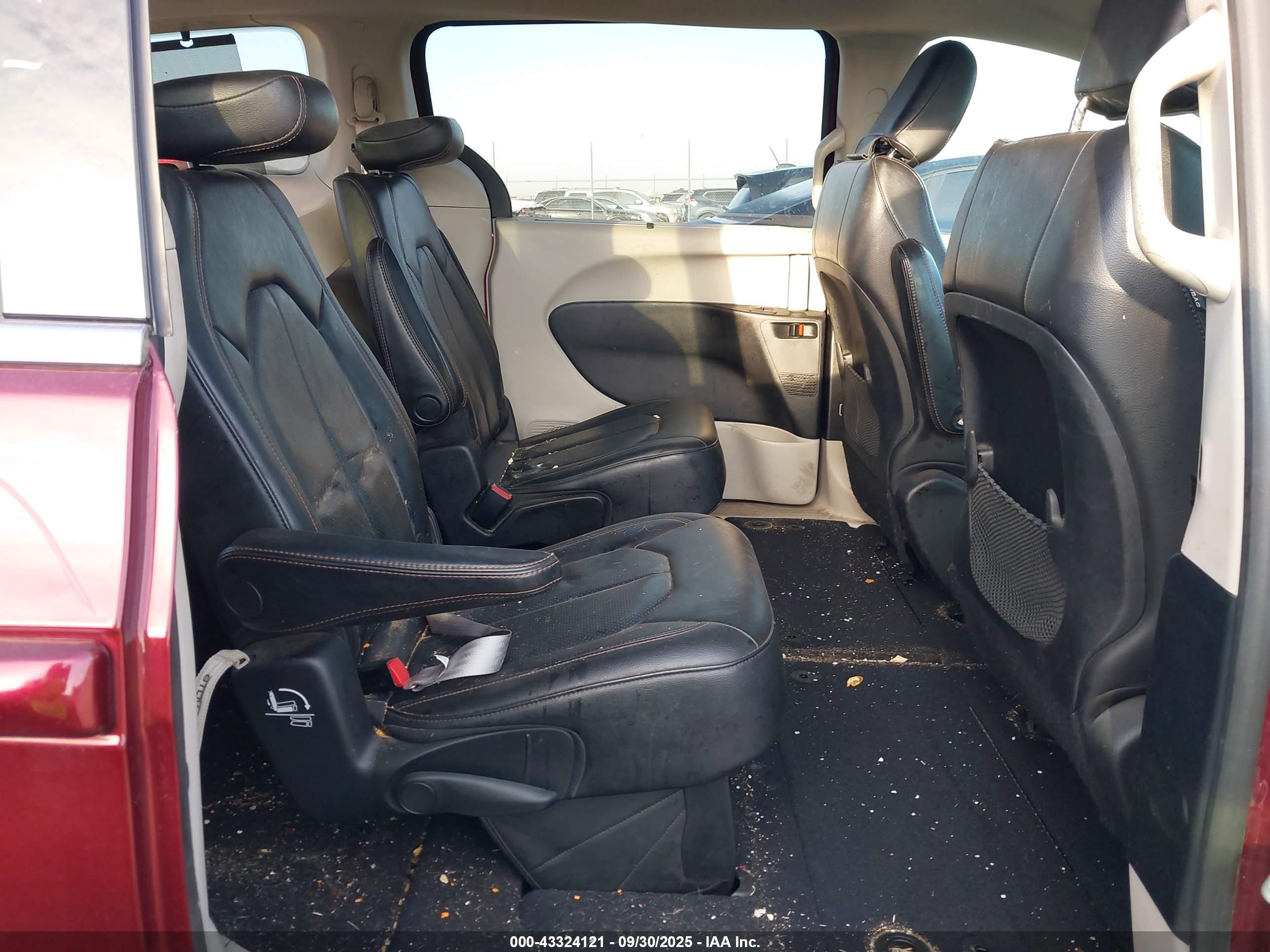 CHRYSLER PACIFICA image 8