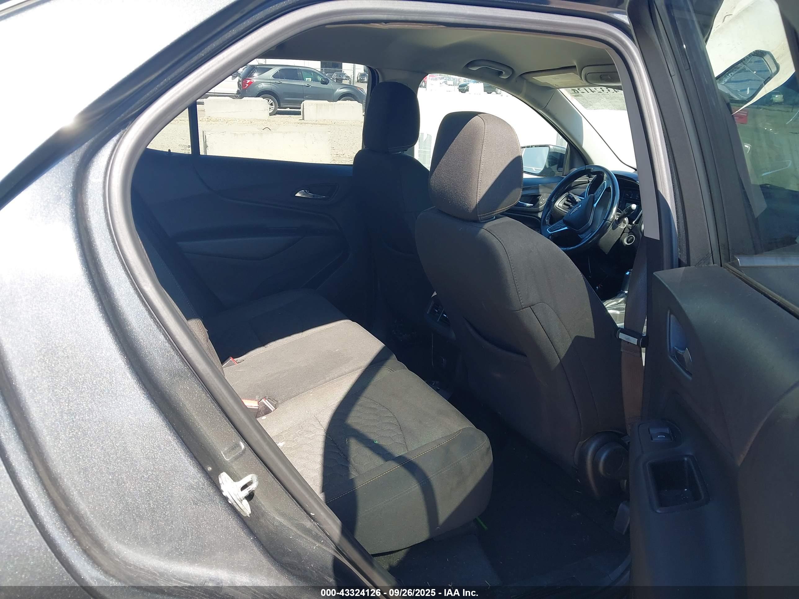 CHEVROLET EQUINOX image 8