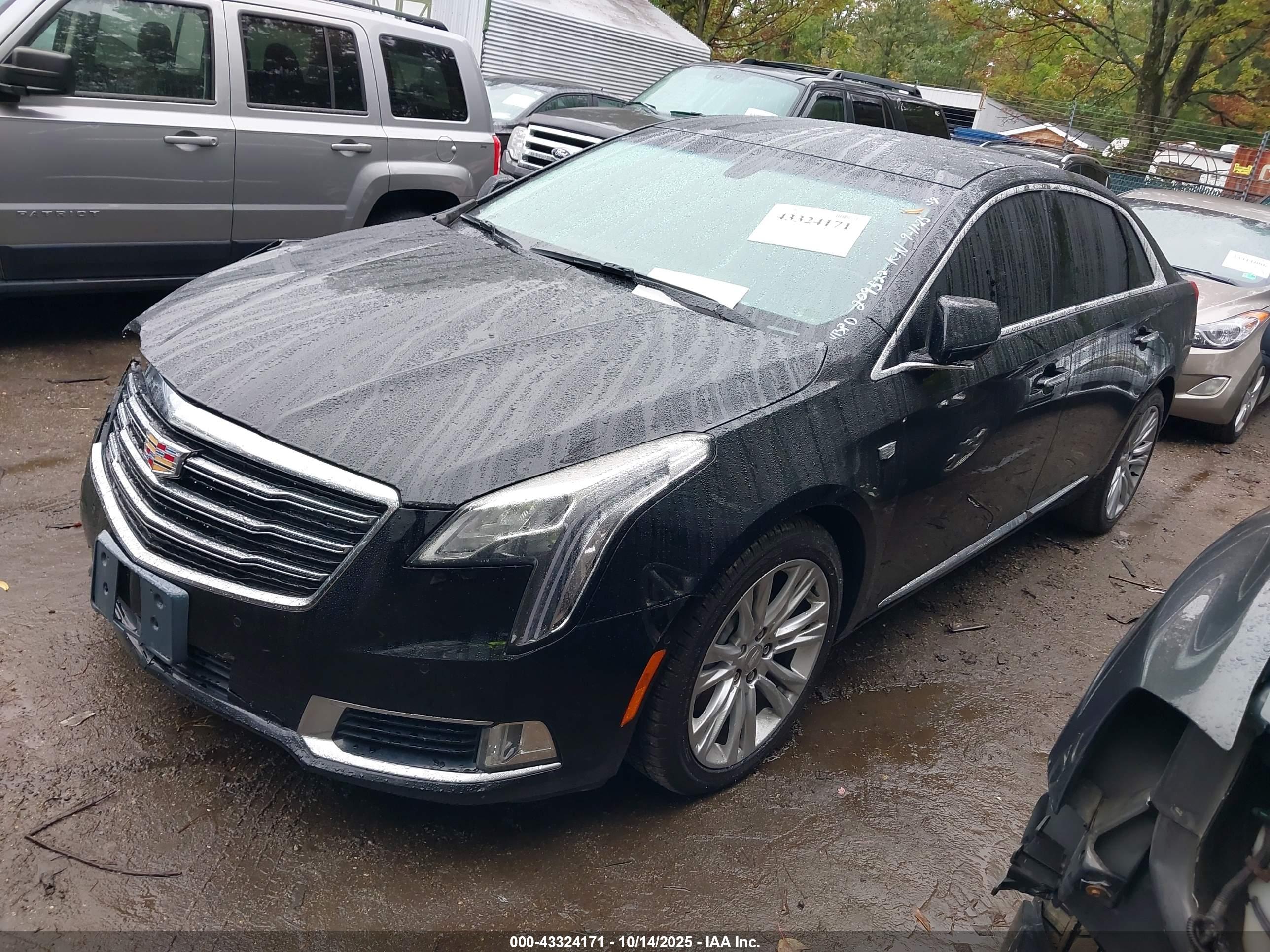 CADILLAC XTS image 2
