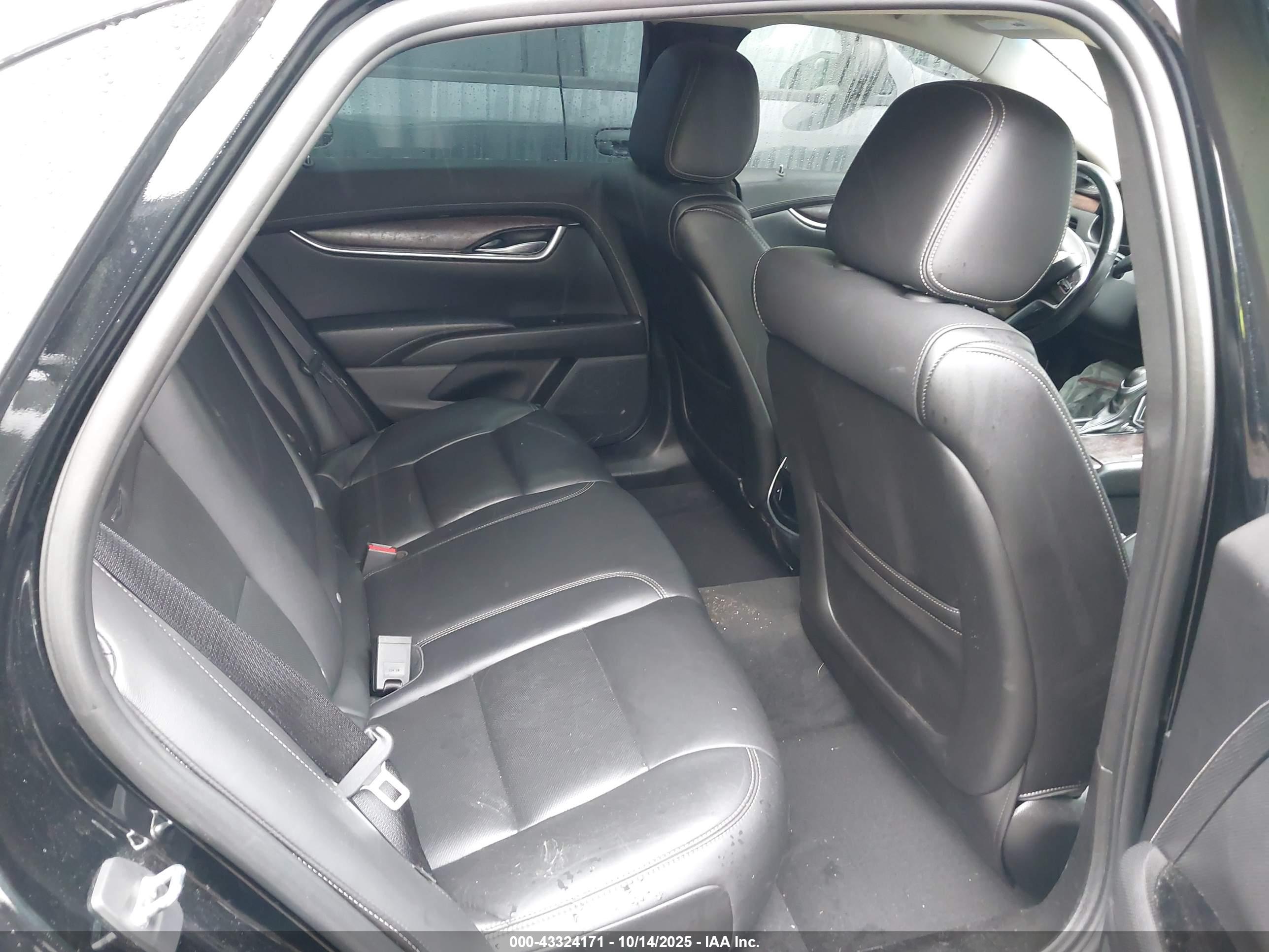 CADILLAC XTS image 8