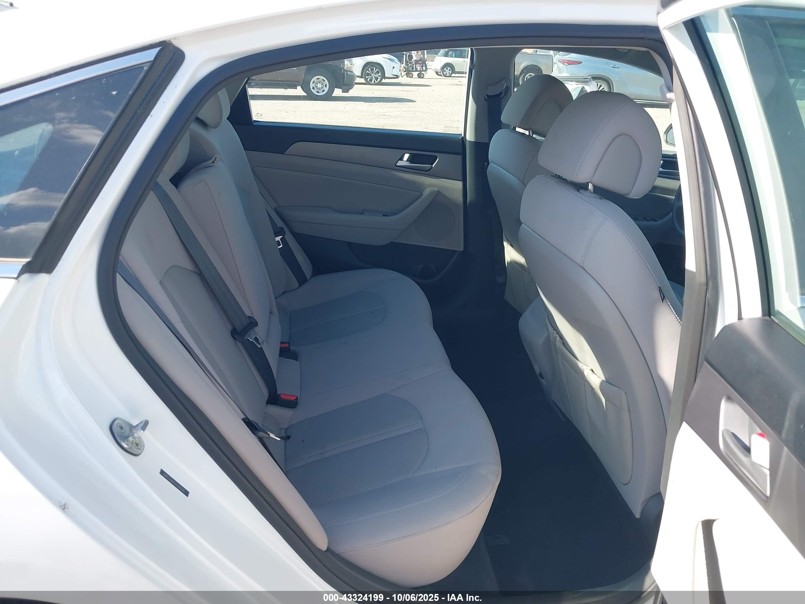 HYUNDAI SONATA image 8