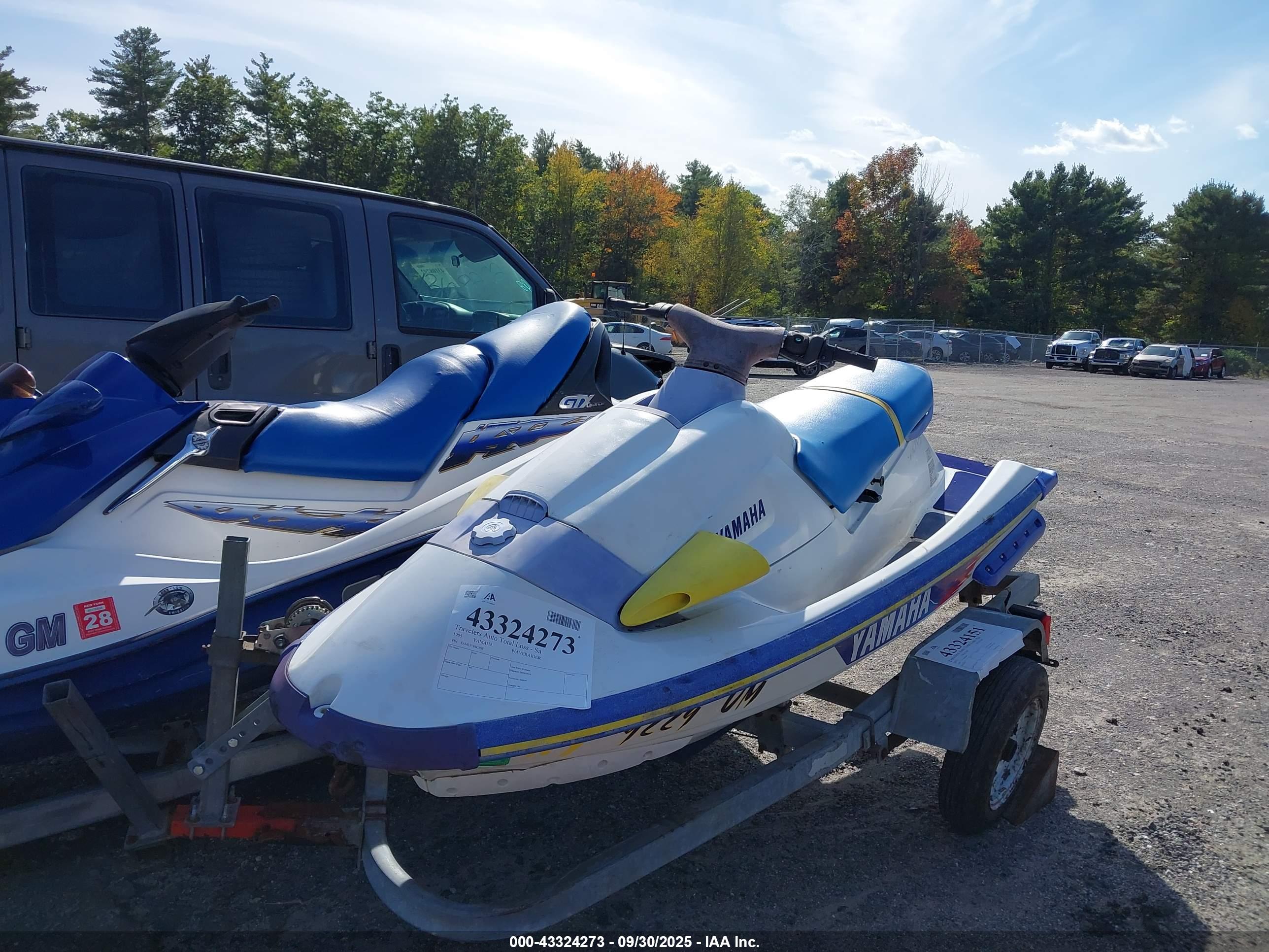 YAMAHA WAVERAIDER image 2