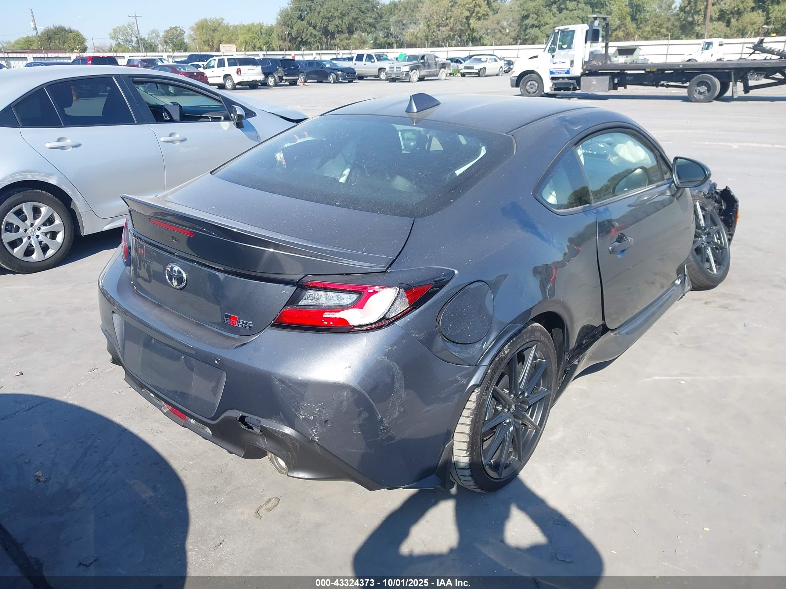 TOYOTA GR86 image 4