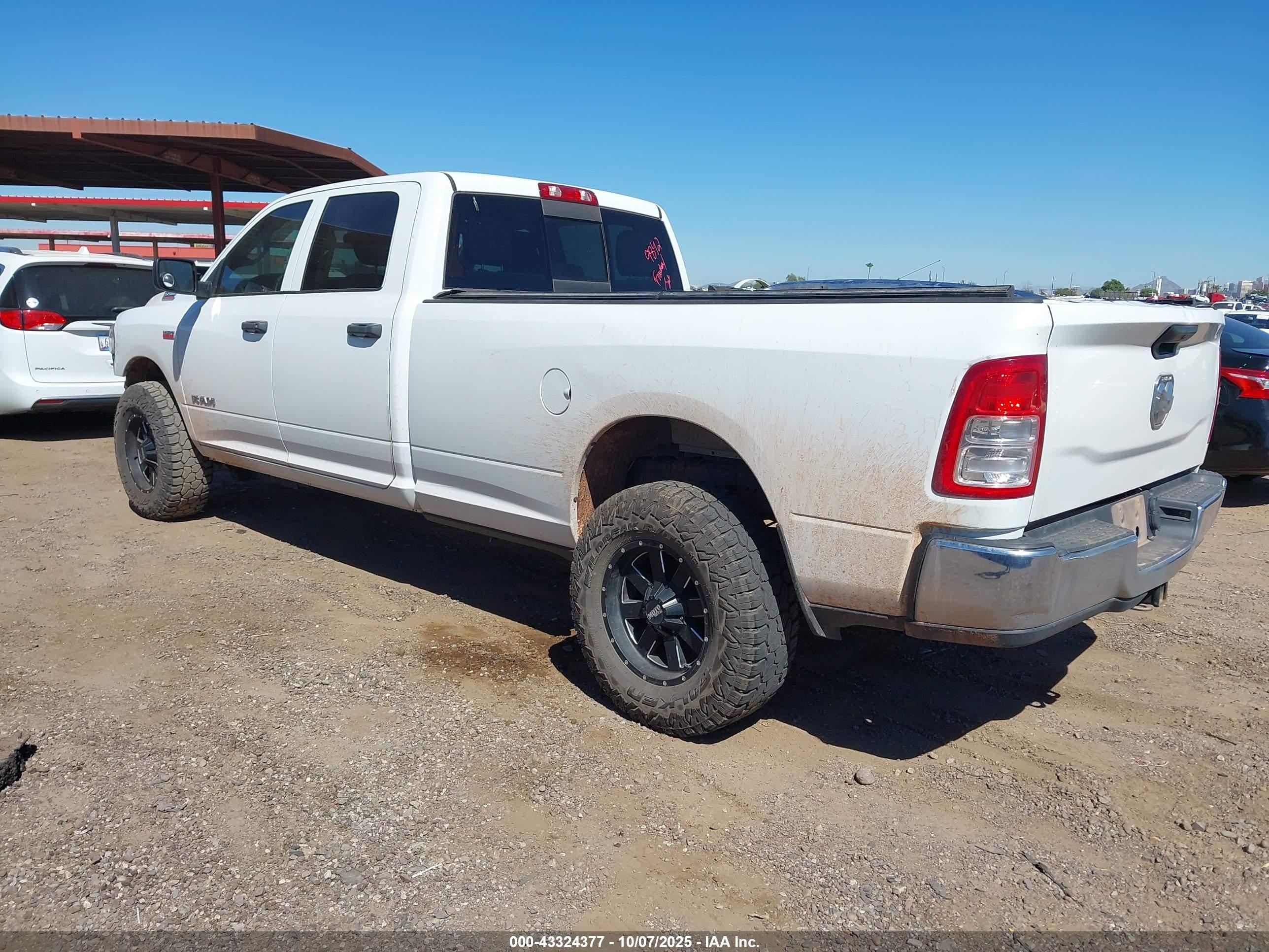 RAM 2500 image 3