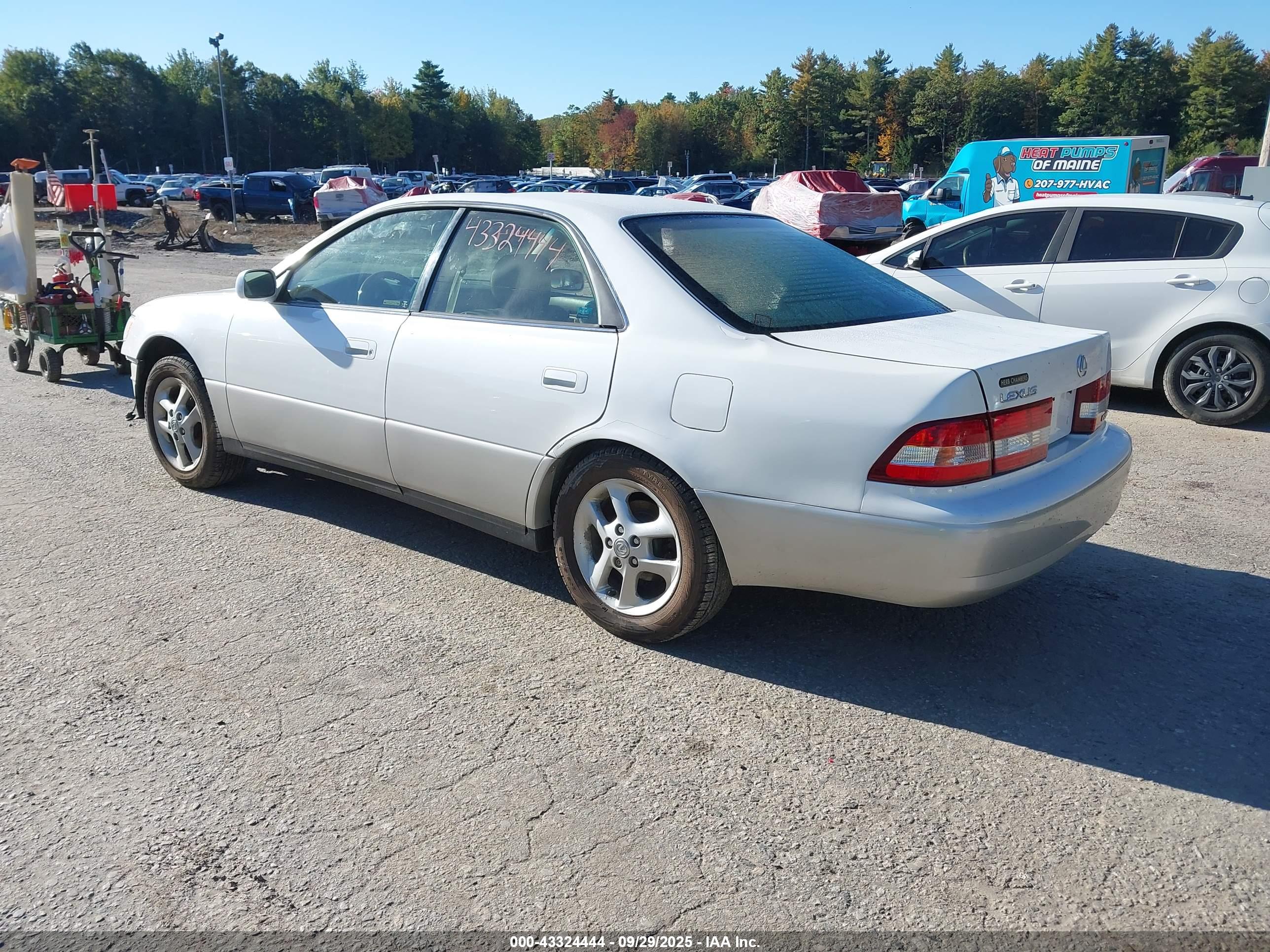 LEXUS ES image 3