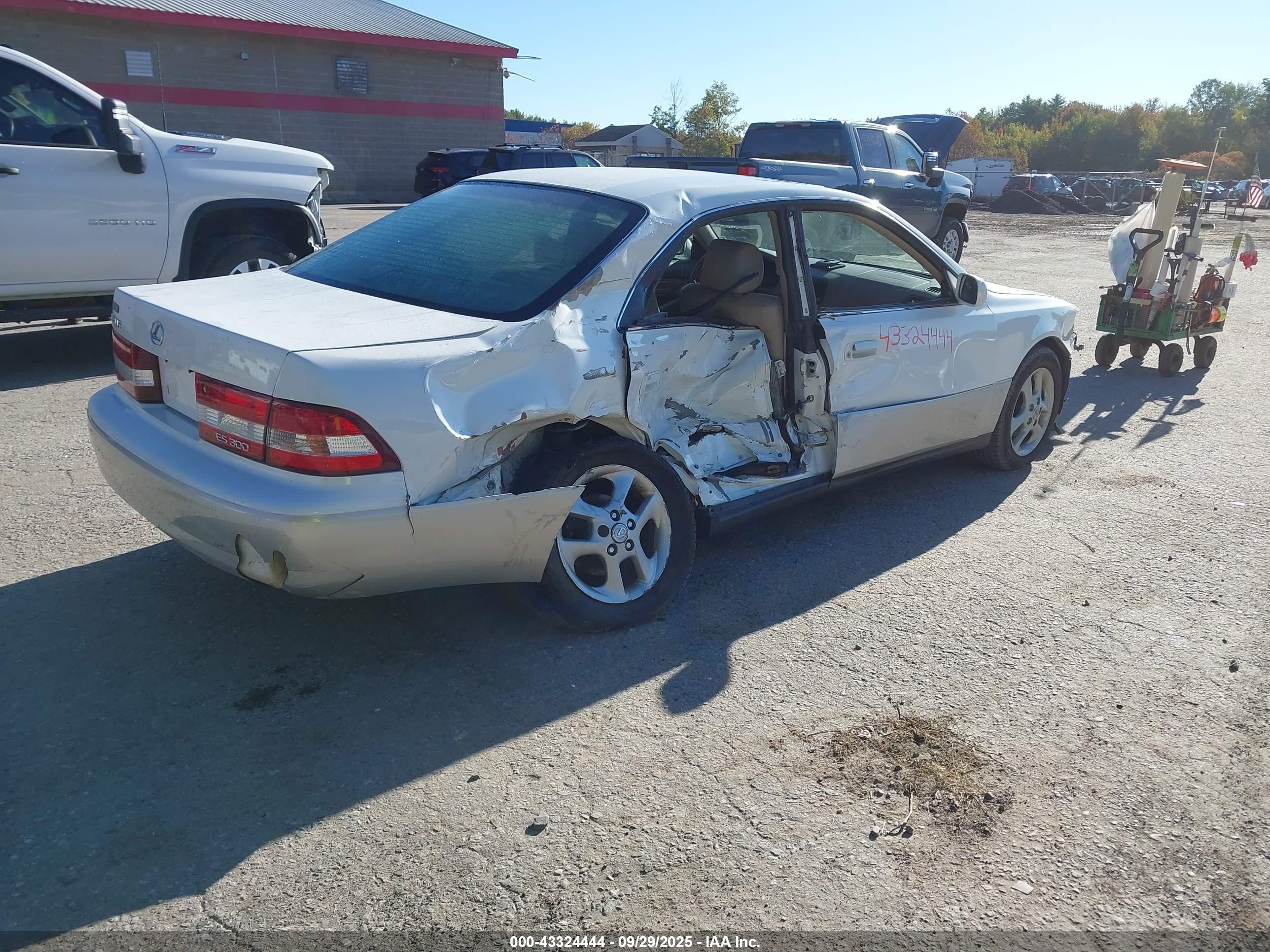 LEXUS ES image 4