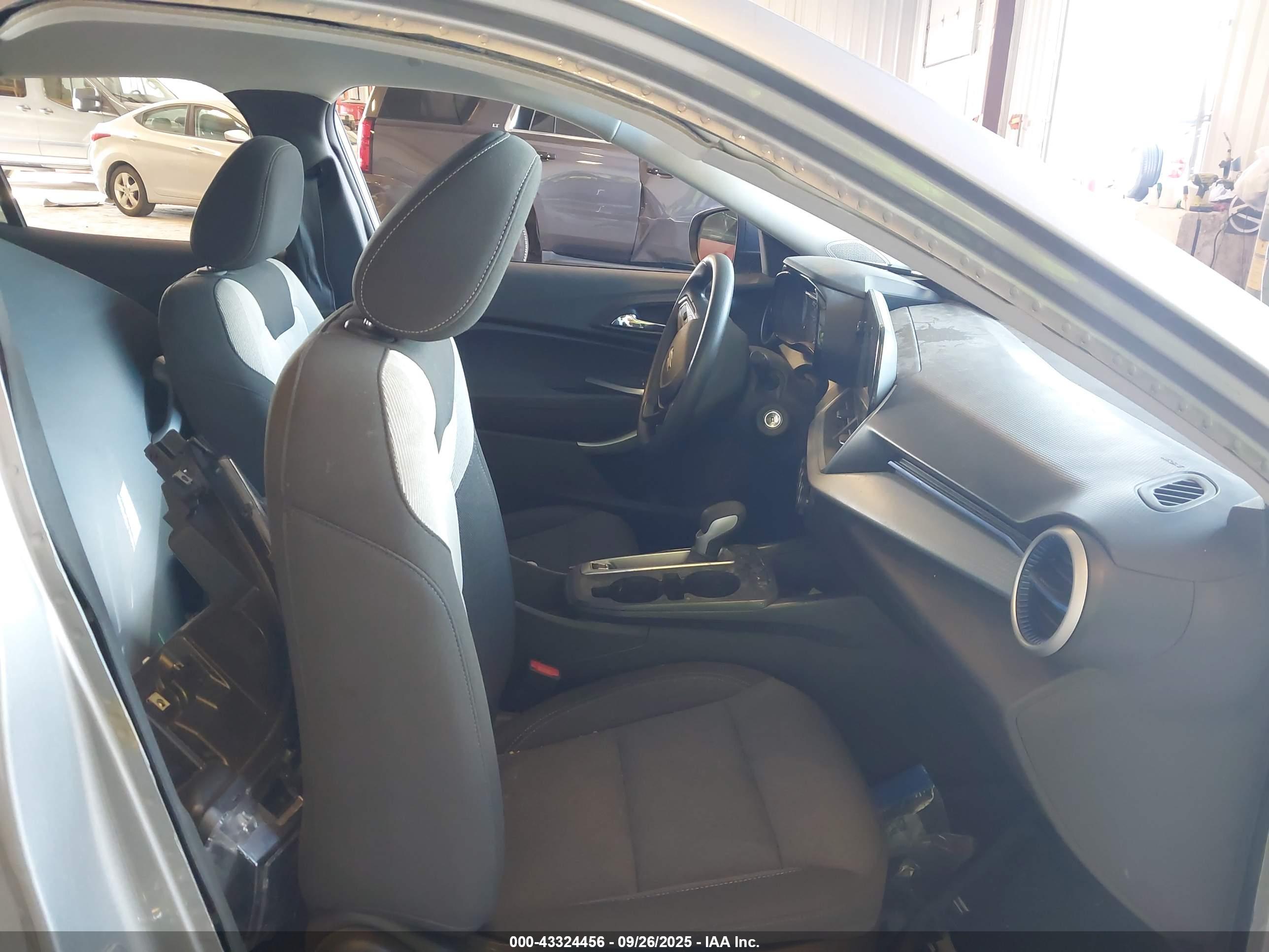 CHEVROLET TRAX image 5