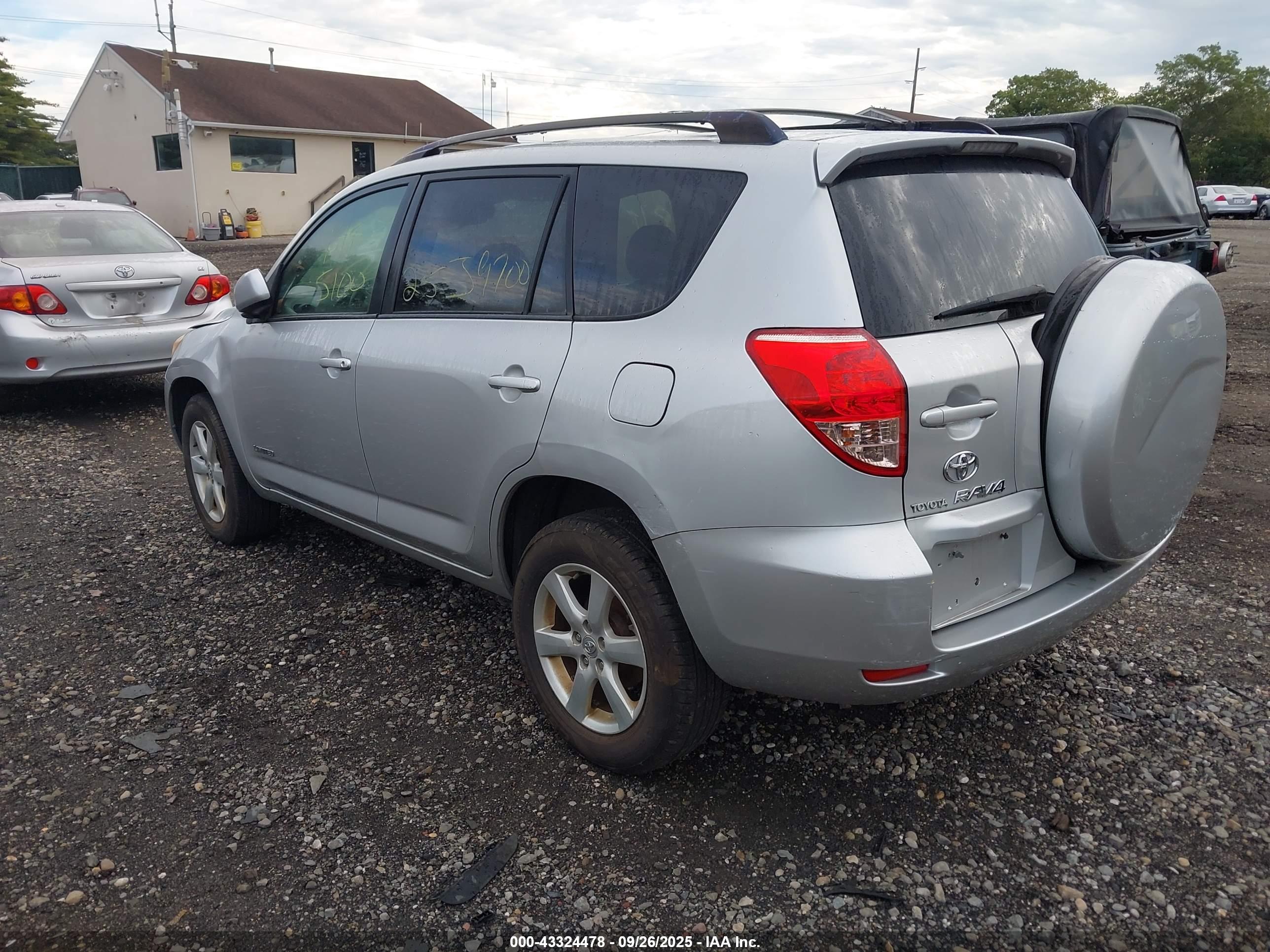 TOYOTA RAV4 image 3