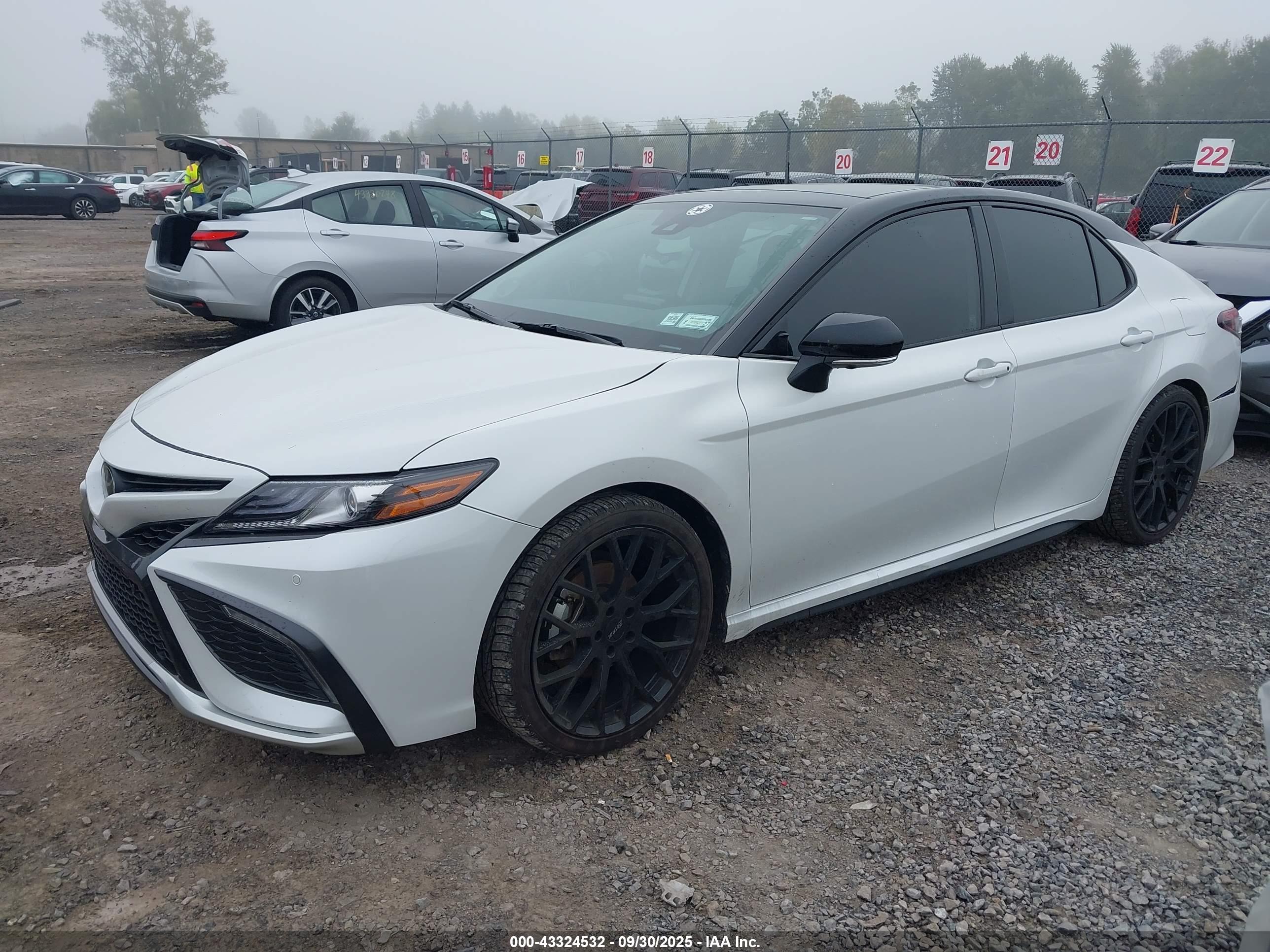 TOYOTA CAMRY image 2